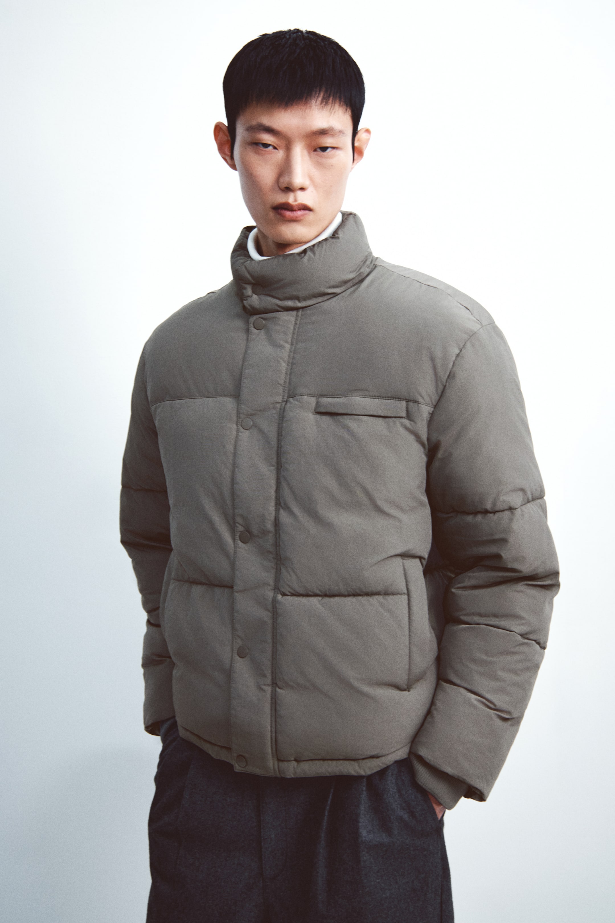 이미지 확대 보기: 나일론 퍼프 재킷 - 카키 그린 - Men | H&M KR 2