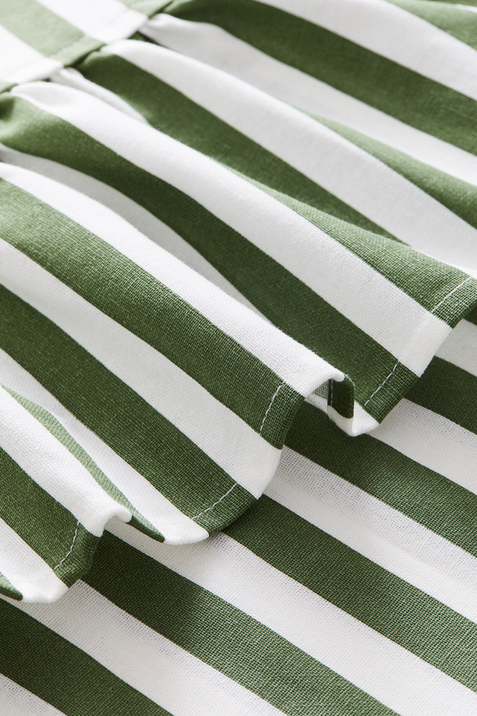 Frill-trimmed tablecloth - Green/Striped - 3