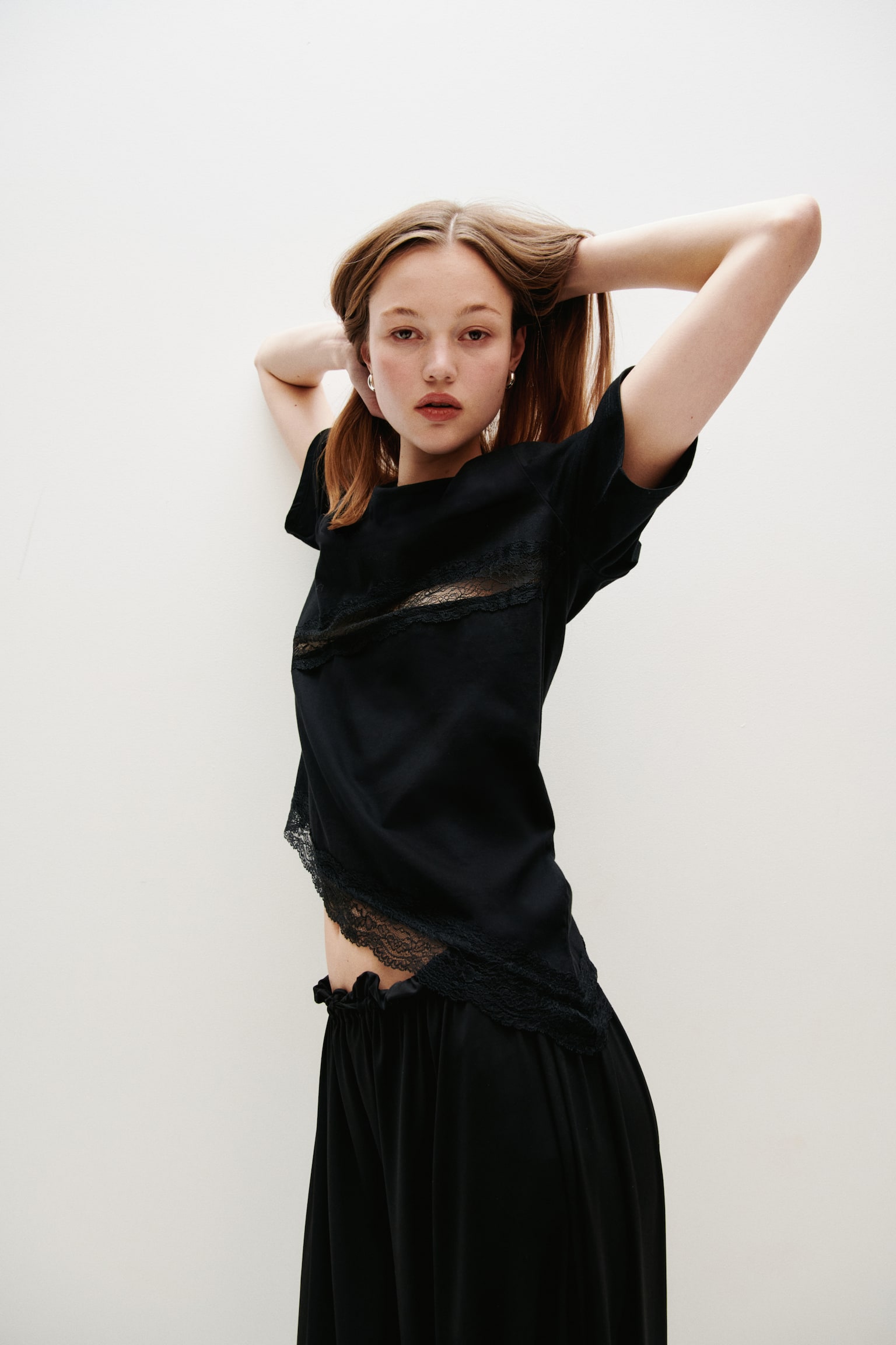 T-shirt med blondekant - Sort/Hvid - 5