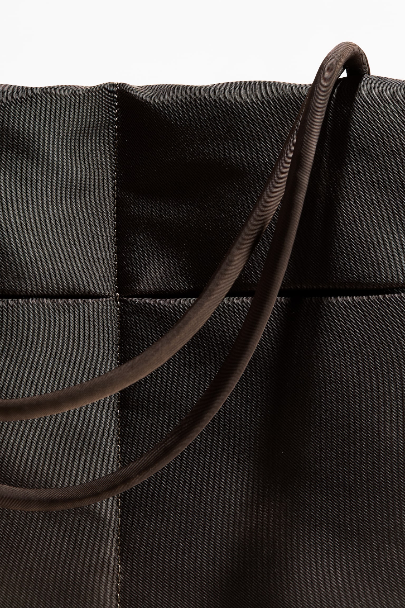 Женская сумка H&M Extra-Large Padded Shopper, цвет: Тёмный серо-коричневый — фото 7