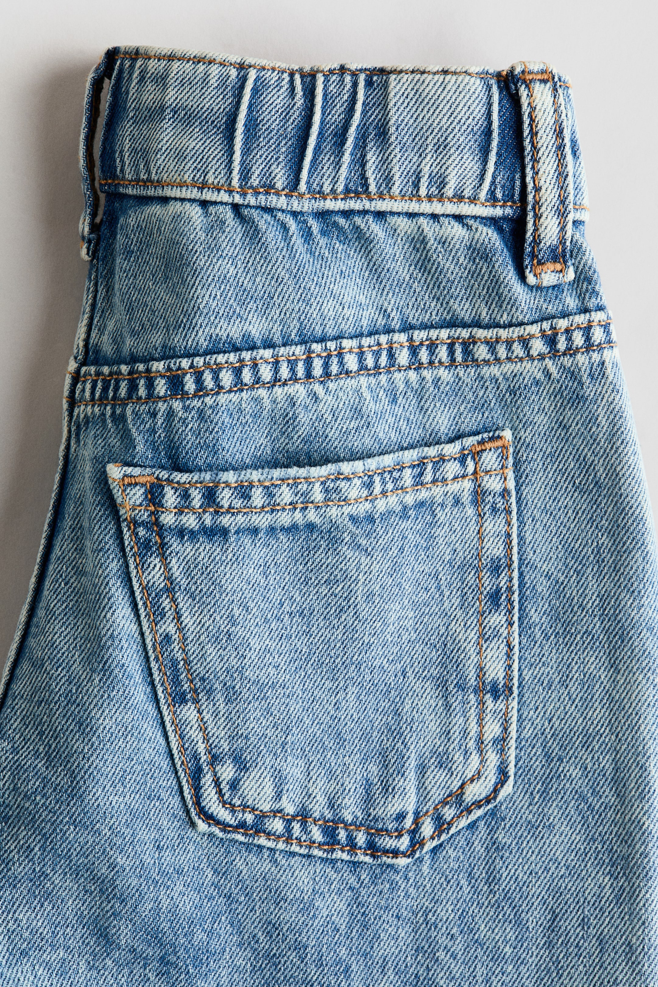 Loose-Fit Barrel Jeans