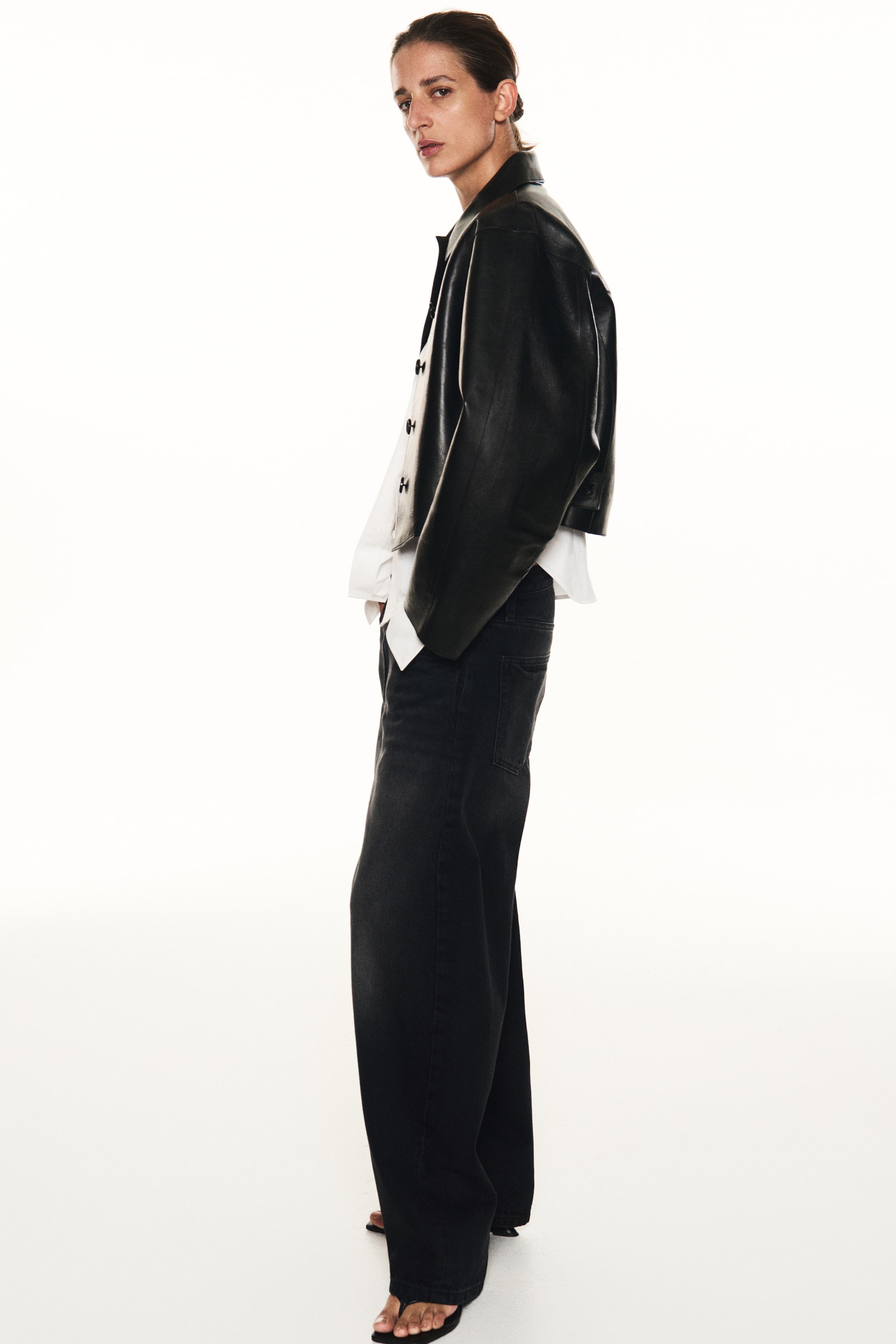 View larger image: Barrel Regular Waist Jeans - Black - Ladies | H&M 1