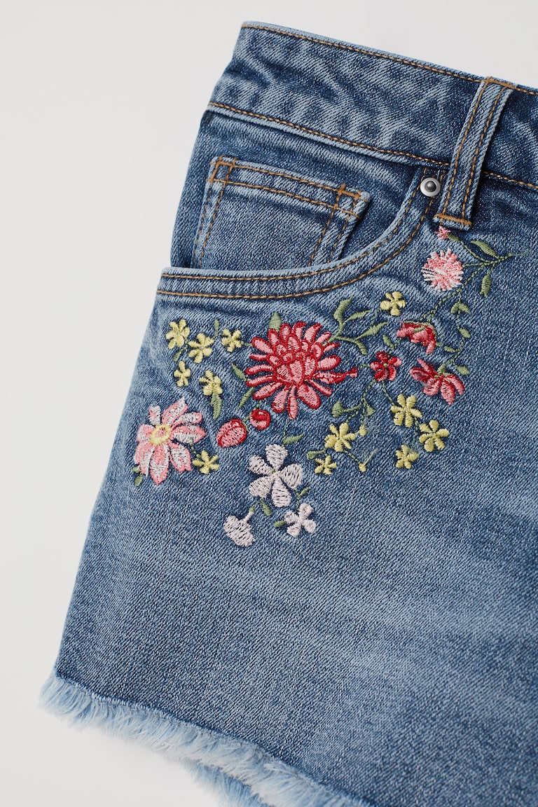 刺繍デニムショートパンツ - デニムブルー／フラワー - レディース 