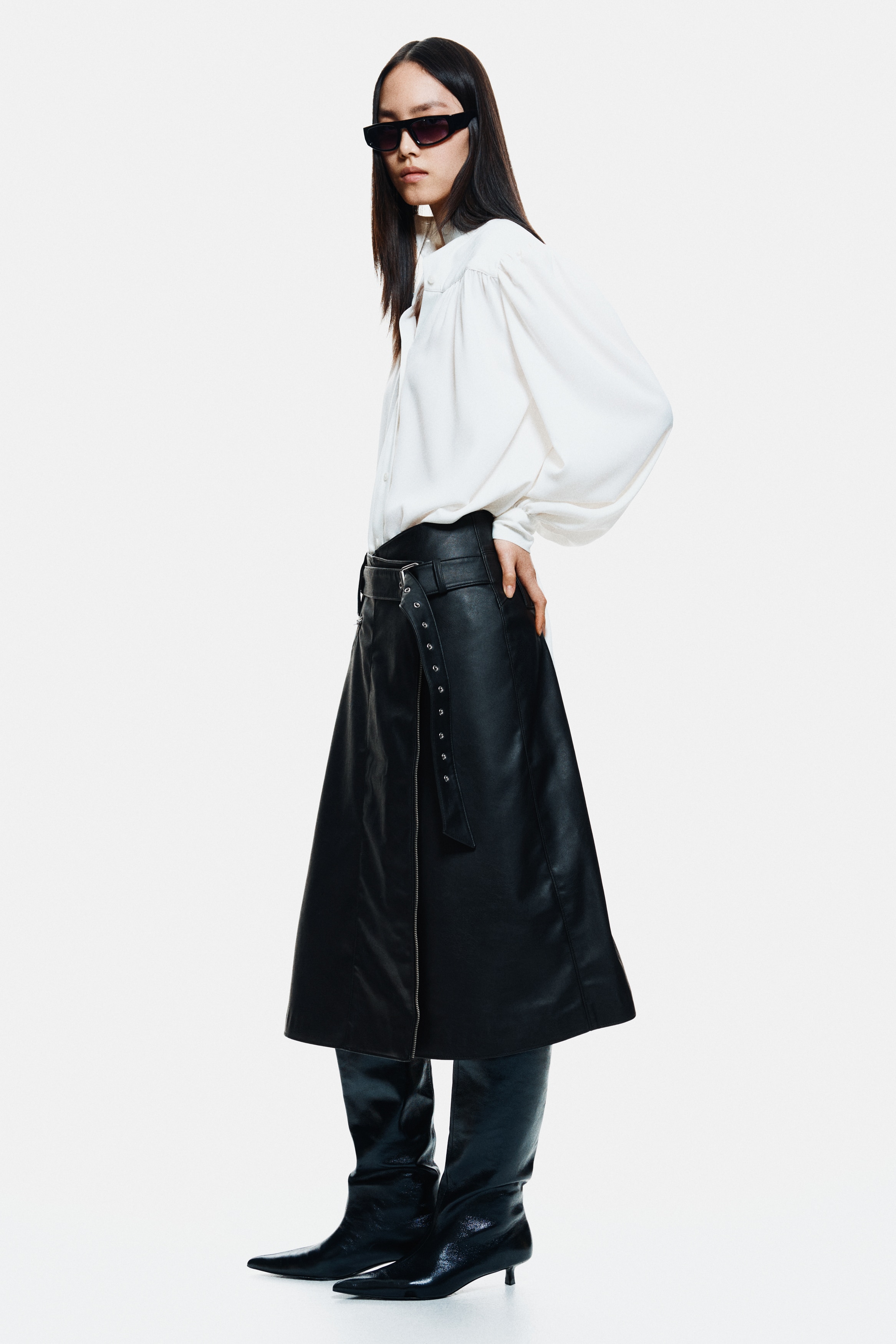 試着のみ　REVERBERATE BELTED SKIRT ブラック REVERBERATE 