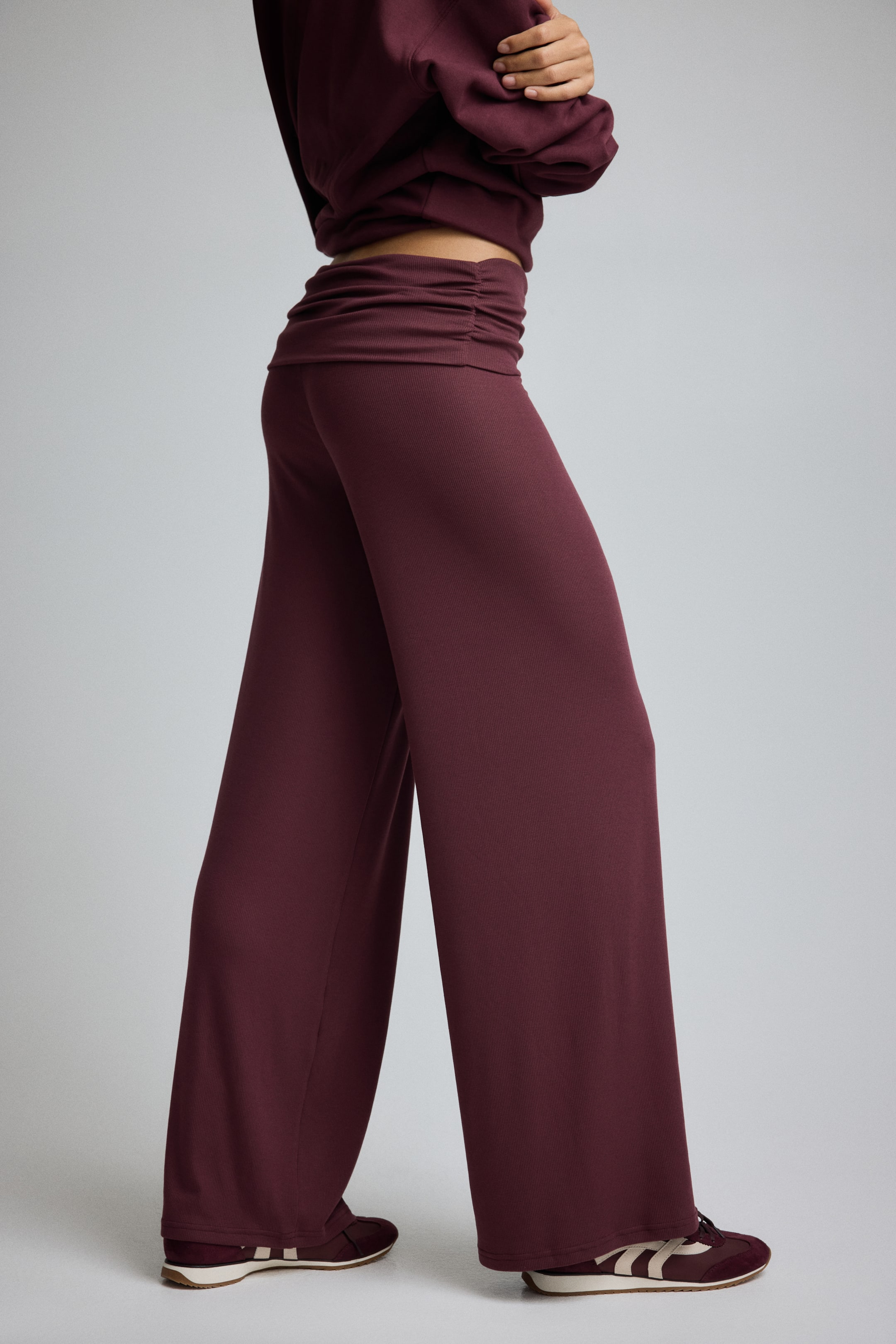 Ampliar la imagen: Pantalón deportivo con pretina plegable - Borgoña claro - Ladies | H&M MX 4