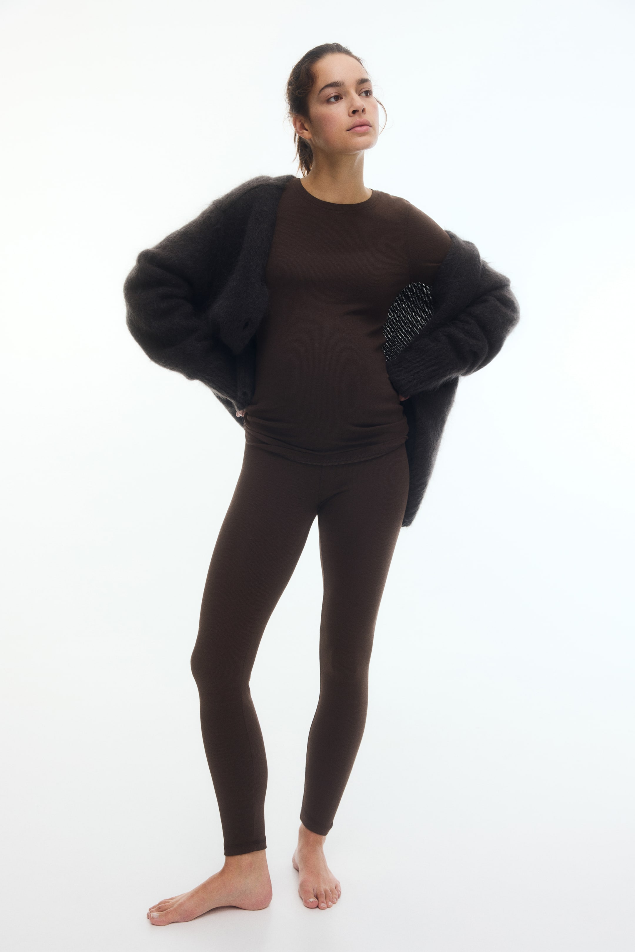 Visa större bild: MAMA 2-delat ribbat set - Mörkbrun - DAM | H&M SE 2