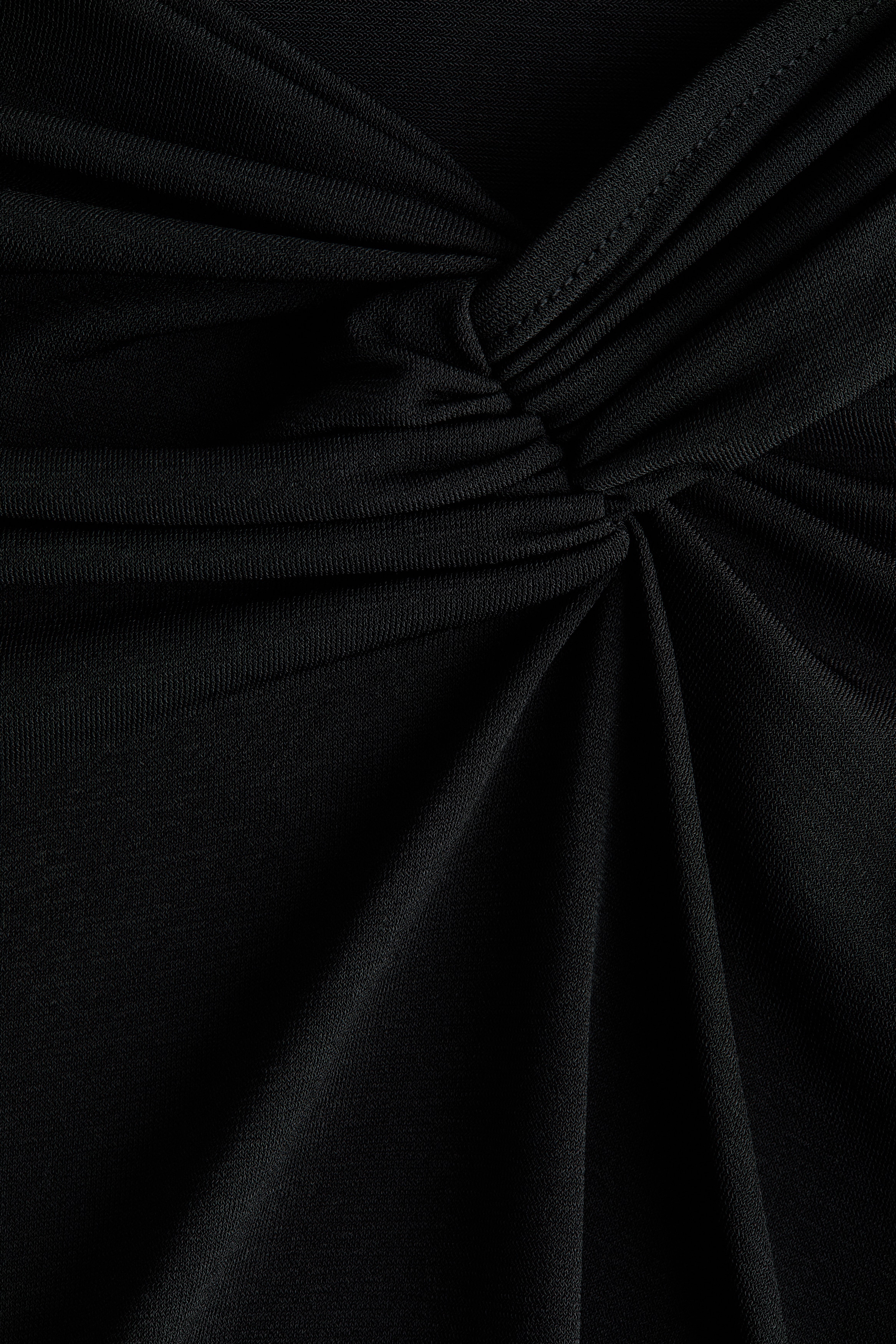 Twist-detail top