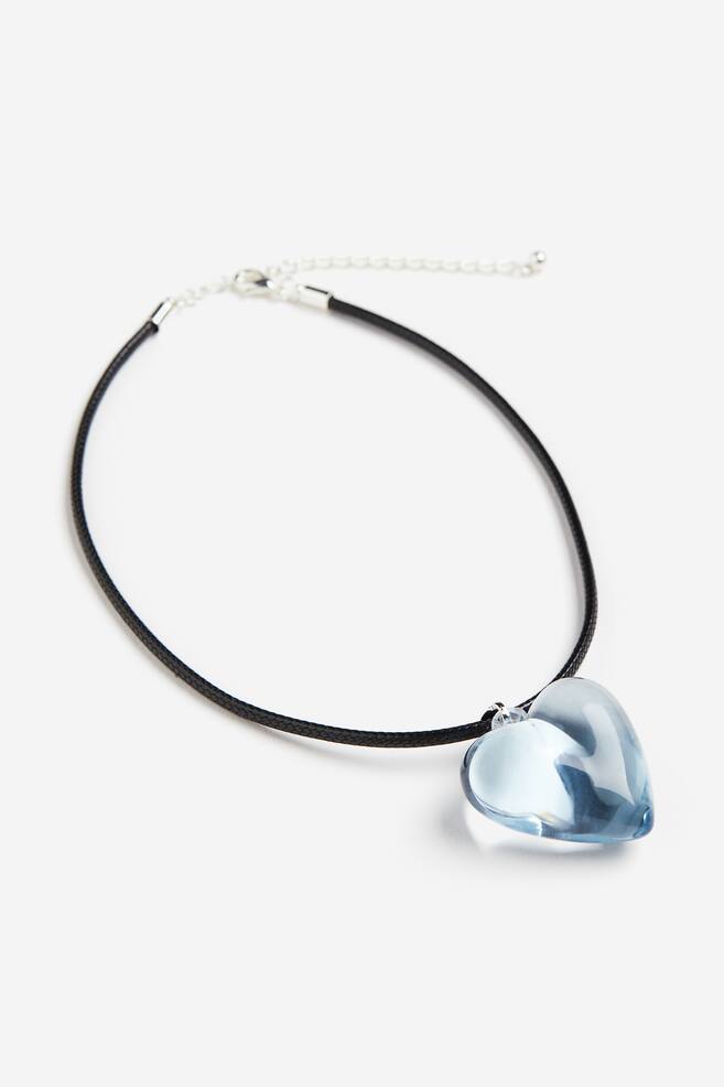 Kurze Halskette mit Anhänger - Hellblau/Herz - 2