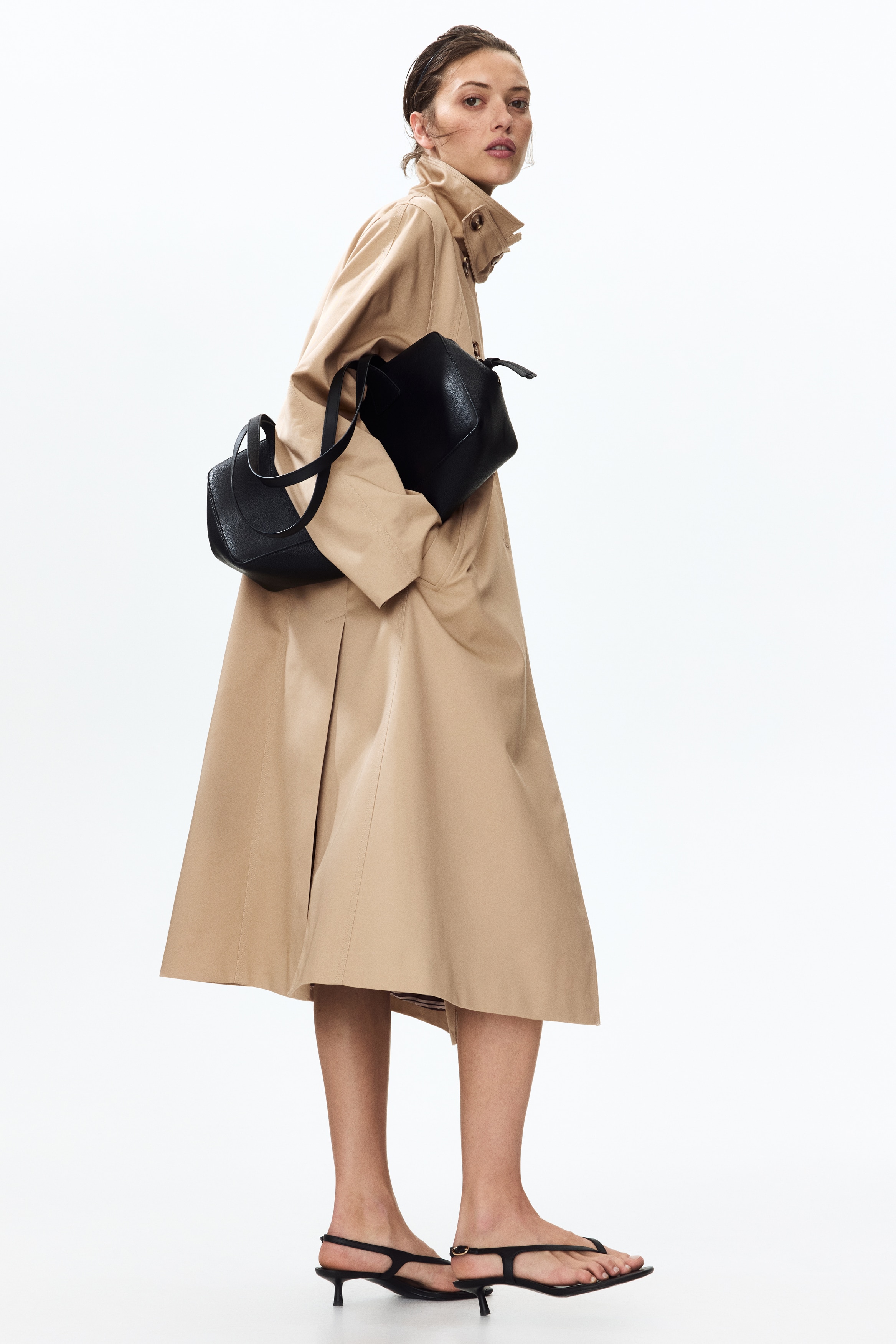 Trenchcoat med skorsteinskrage - Beige