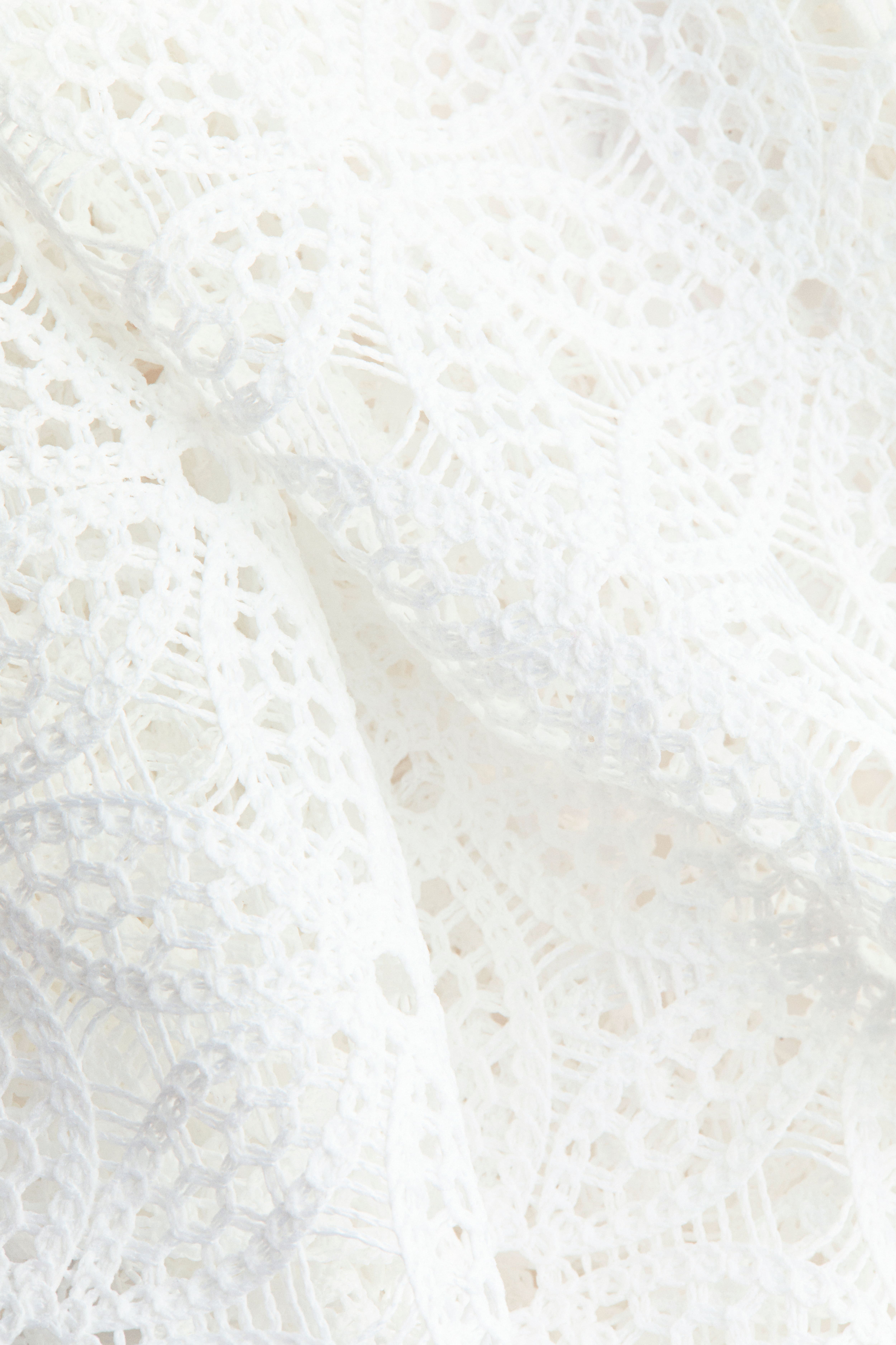 Robe à dos nu en dentelle