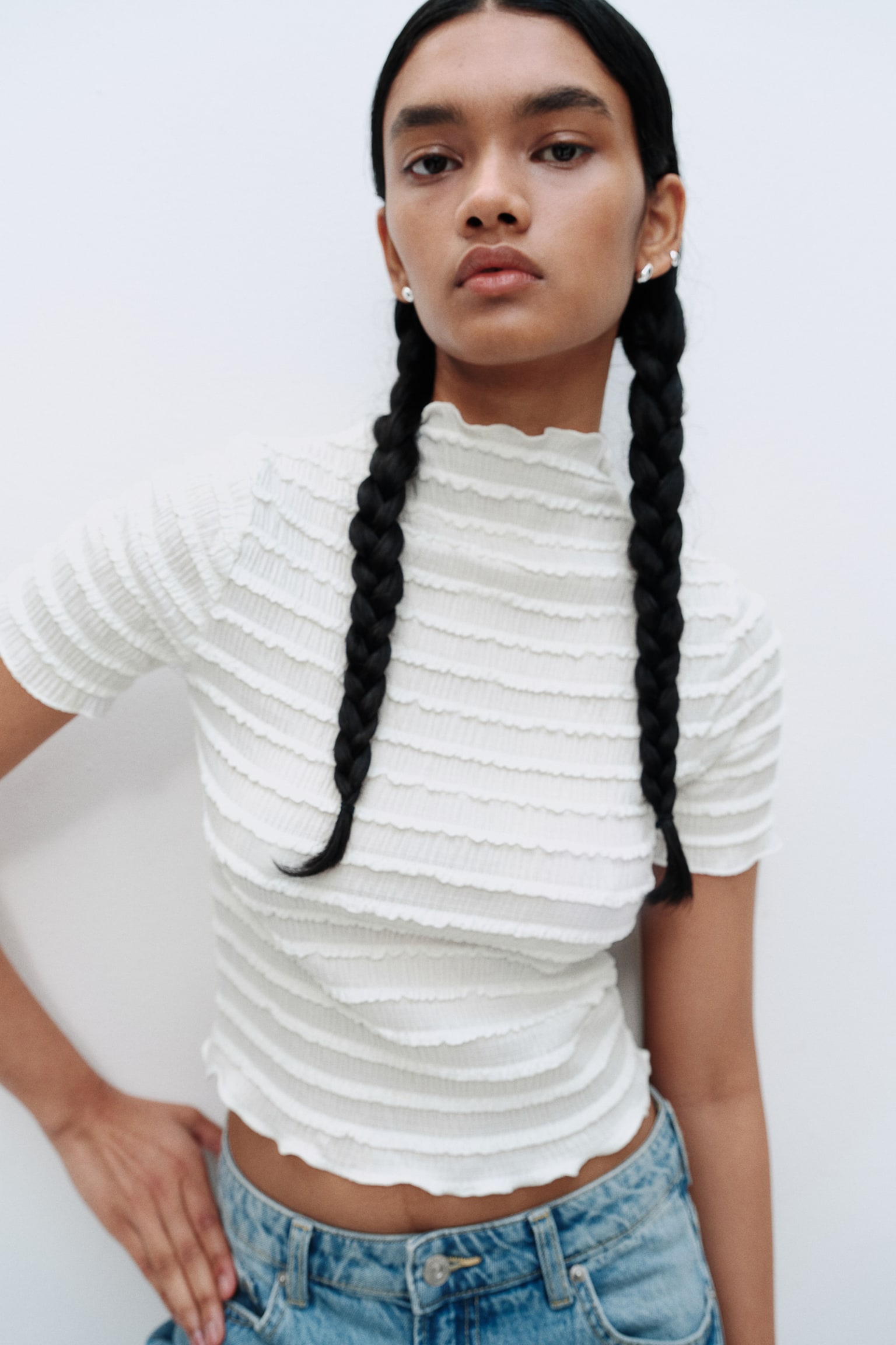 Overlock-detail smocked top - White/Black/Apricot - 1