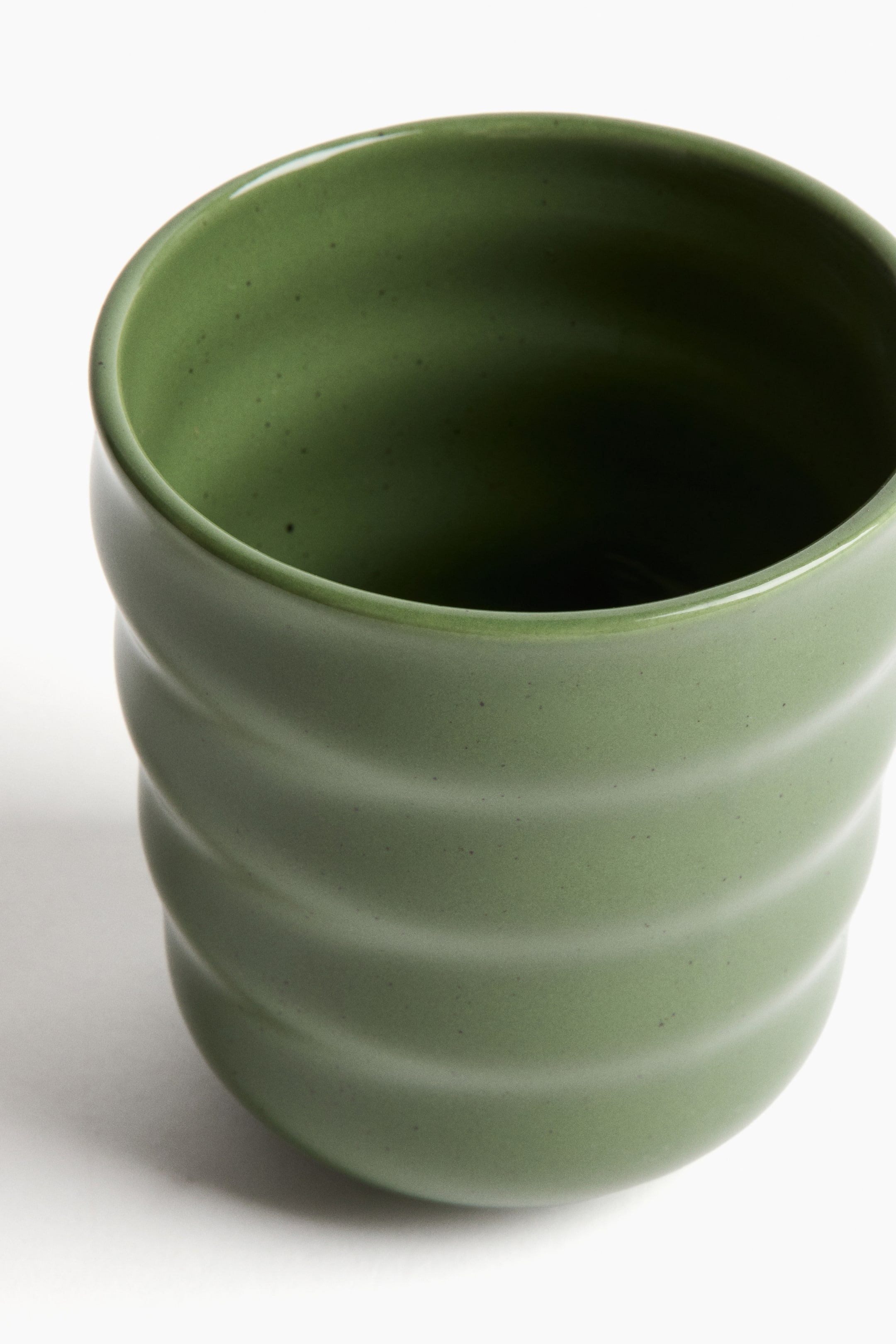 Grotere afbeelding bekijken: Keramieken beker - Green - HOME | H&M NL 2