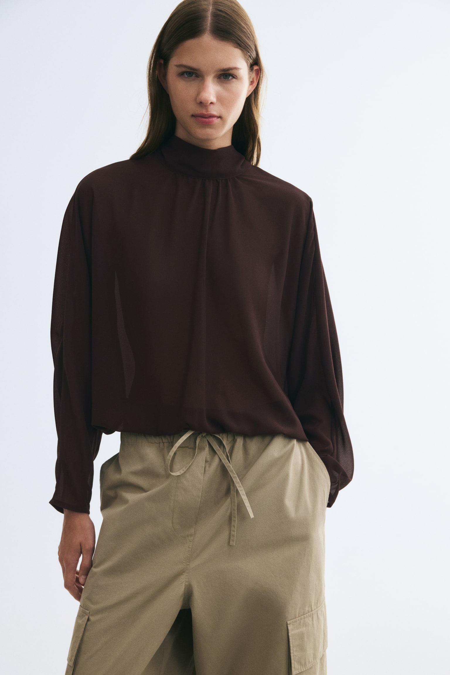 Женская блузка H&M Tie-Back Stand-Up-Collar Blouse, цвет: Тёмный коричневый — фото 3