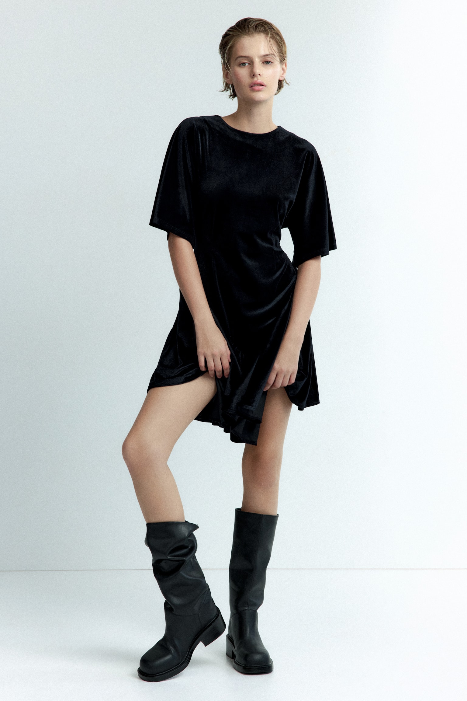 Женское платье H&M Velour Dress with Flared Skirt, цвет: Чёрный — фото 3