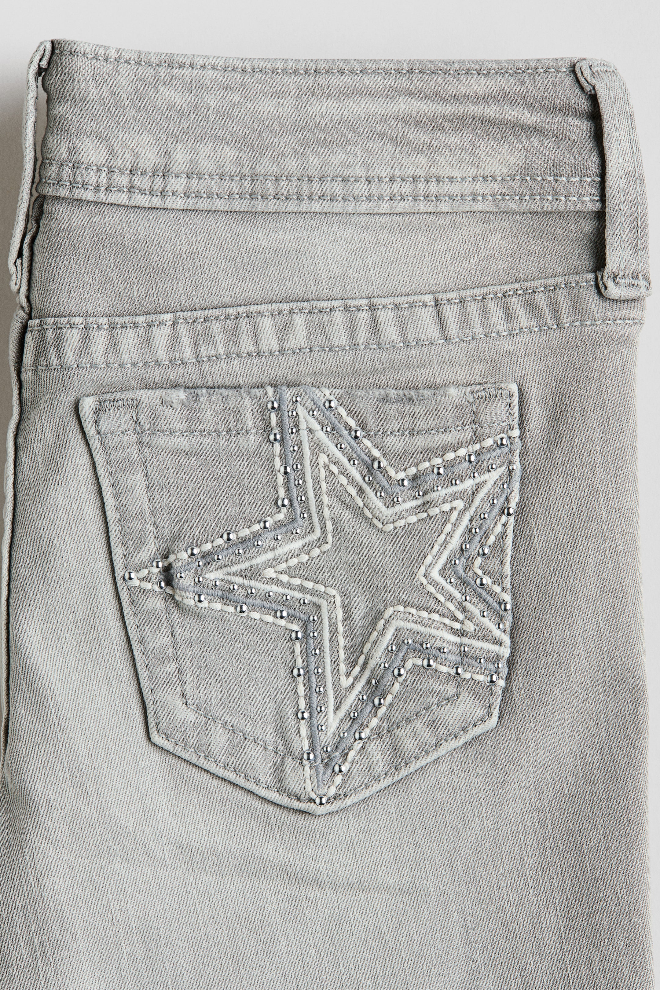Детские джинсы H&M Embroidered-Detail Flared Low Jeans — фото 5