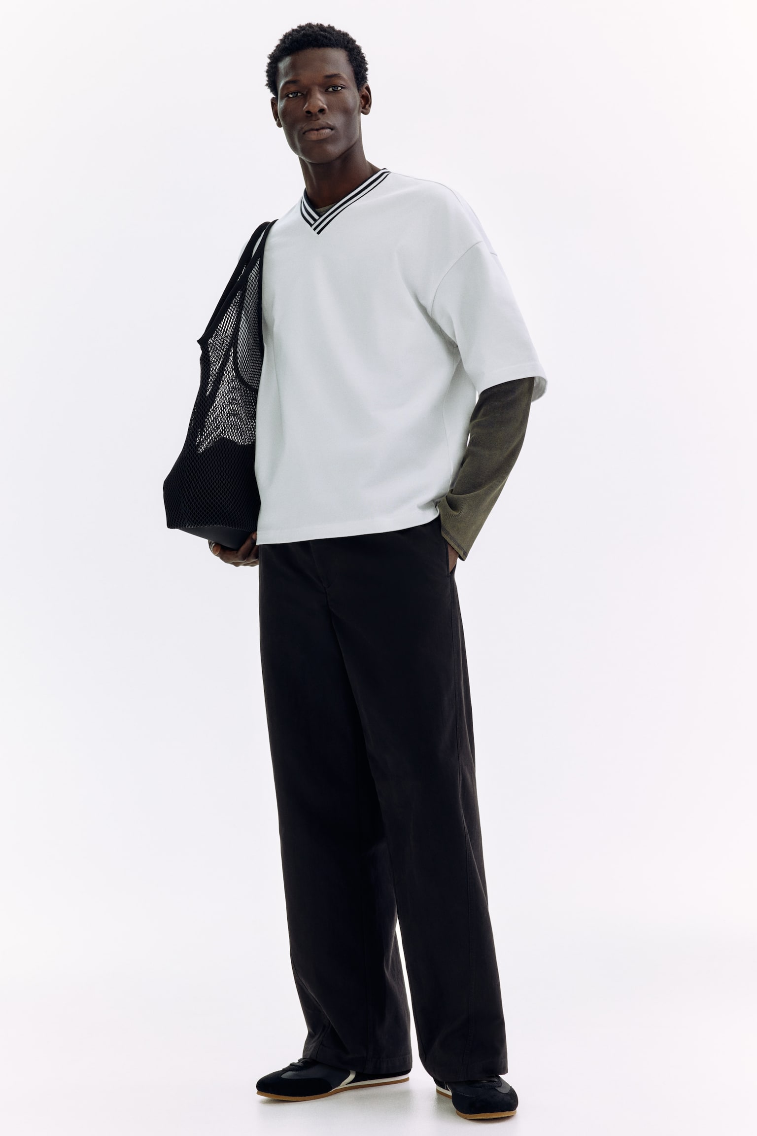 Relaxed Fit Twisted trousers - Black/Khaki green - 4