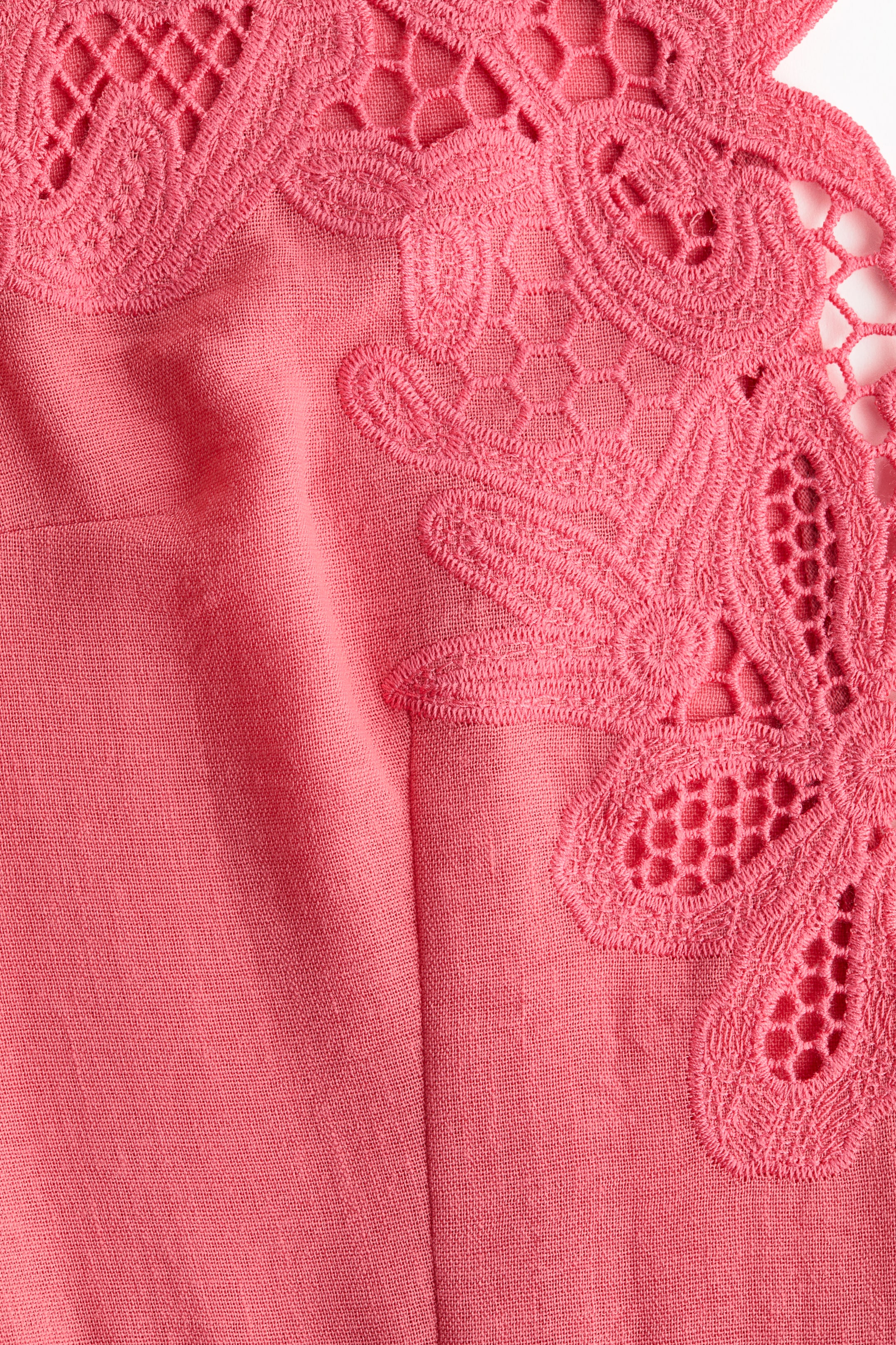 Robe avec broderie anglaise