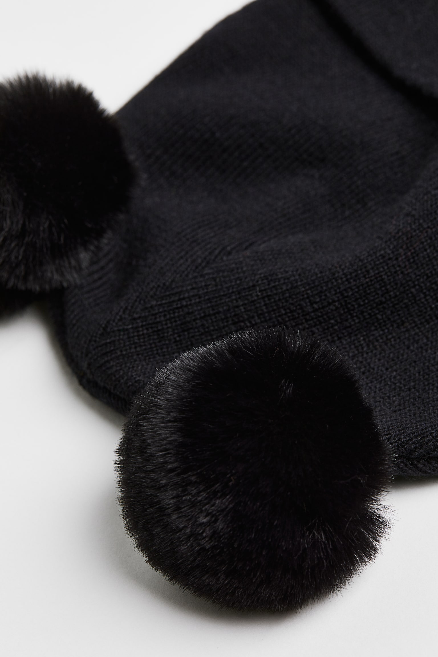 Pompom Beanie - Black - 2