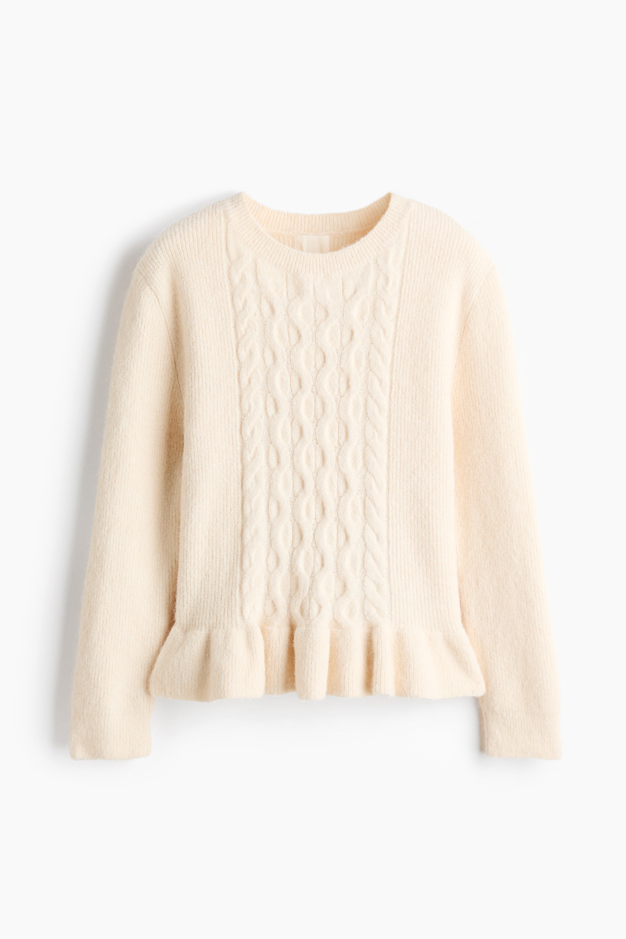 이미지 확대 보기: 크림색의 긴소매 니트 스웨터가 정면을 향하고 있으며, 클래식한 크루넥과 눈에 띄는 중앙 케이블 니트 디테일이 돋보입니다. 스웨터는 러플 밑단으로 플레어지는 페플럼 스타일 실루엣을 연출합니다.