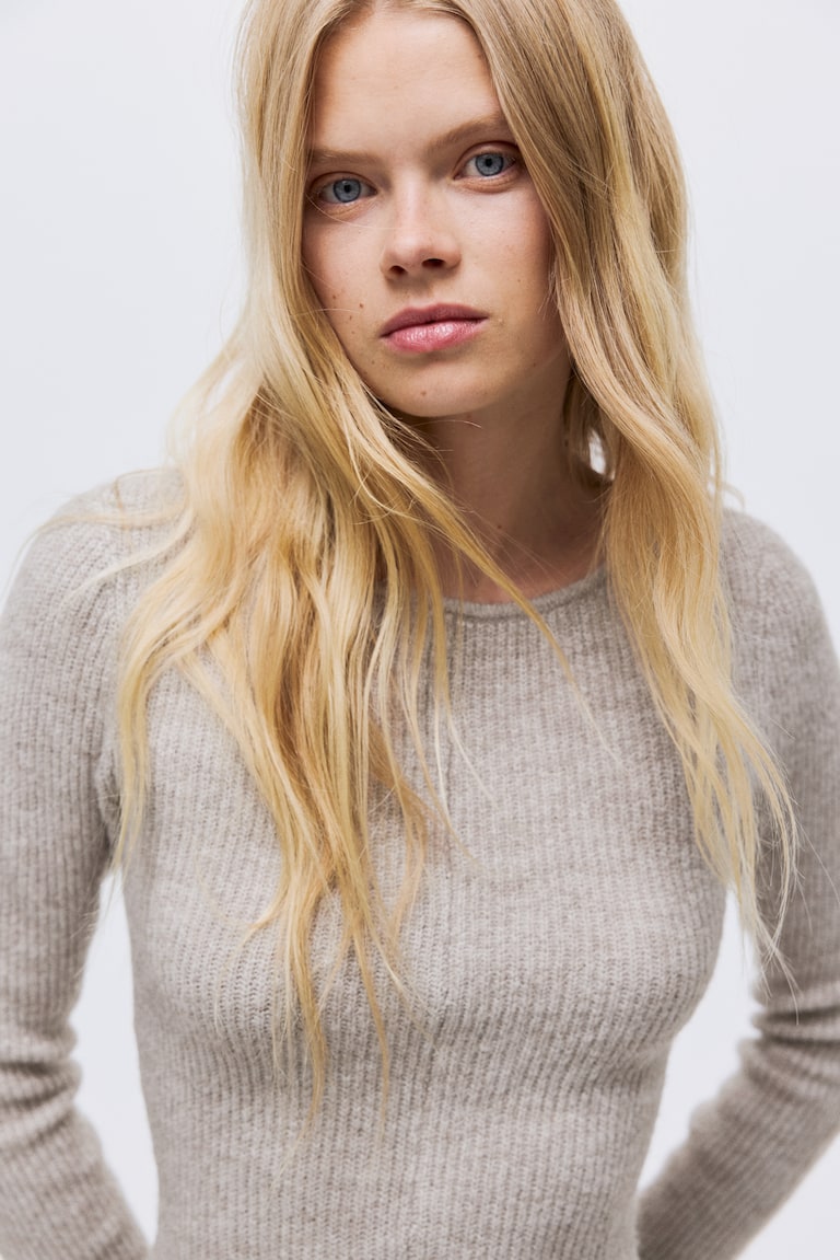 Gerippter Pullover mit Peplum