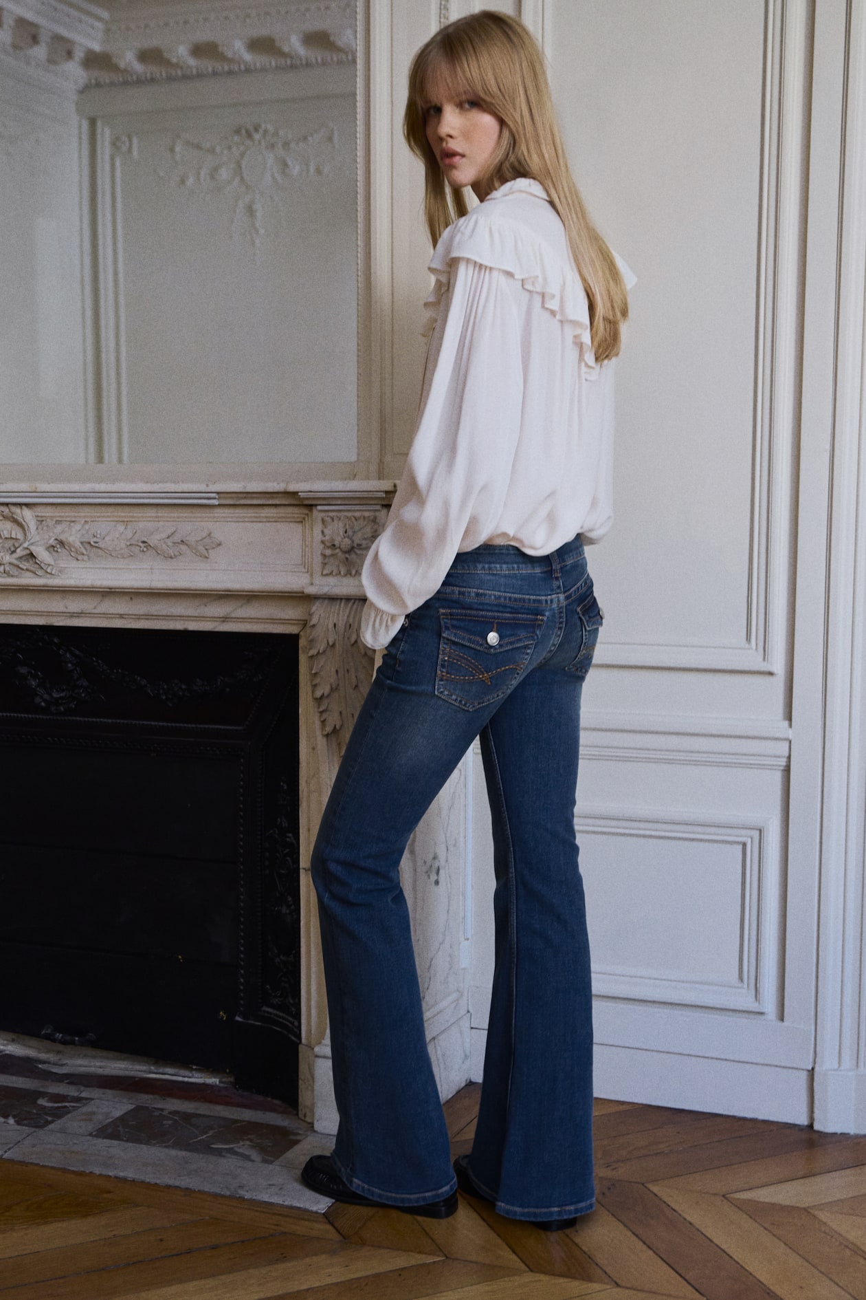Flared Low Jeans - image 5