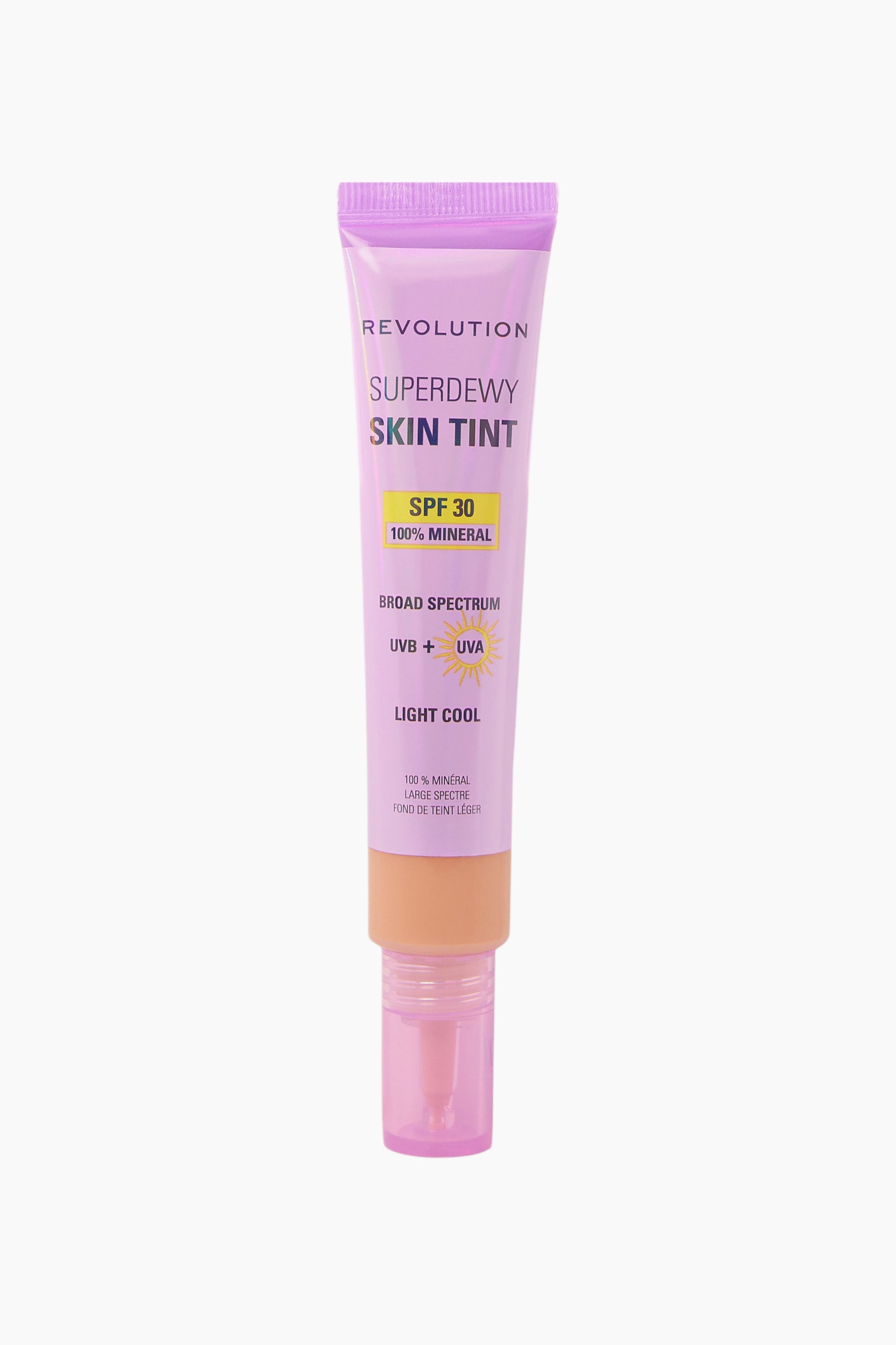 Vis større bilde: Revolution Superdewy Skin Tint presenteres i en lys lilla myk-klemmetube med en ferskenfarget produkt synlig i den nedre gjennomsiktige delen. En gjennomsiktig lys rosa pumpe dispenser er festet ved basen, og "SPF 30" og "Light Cool" er tydelig vist på forsiden.