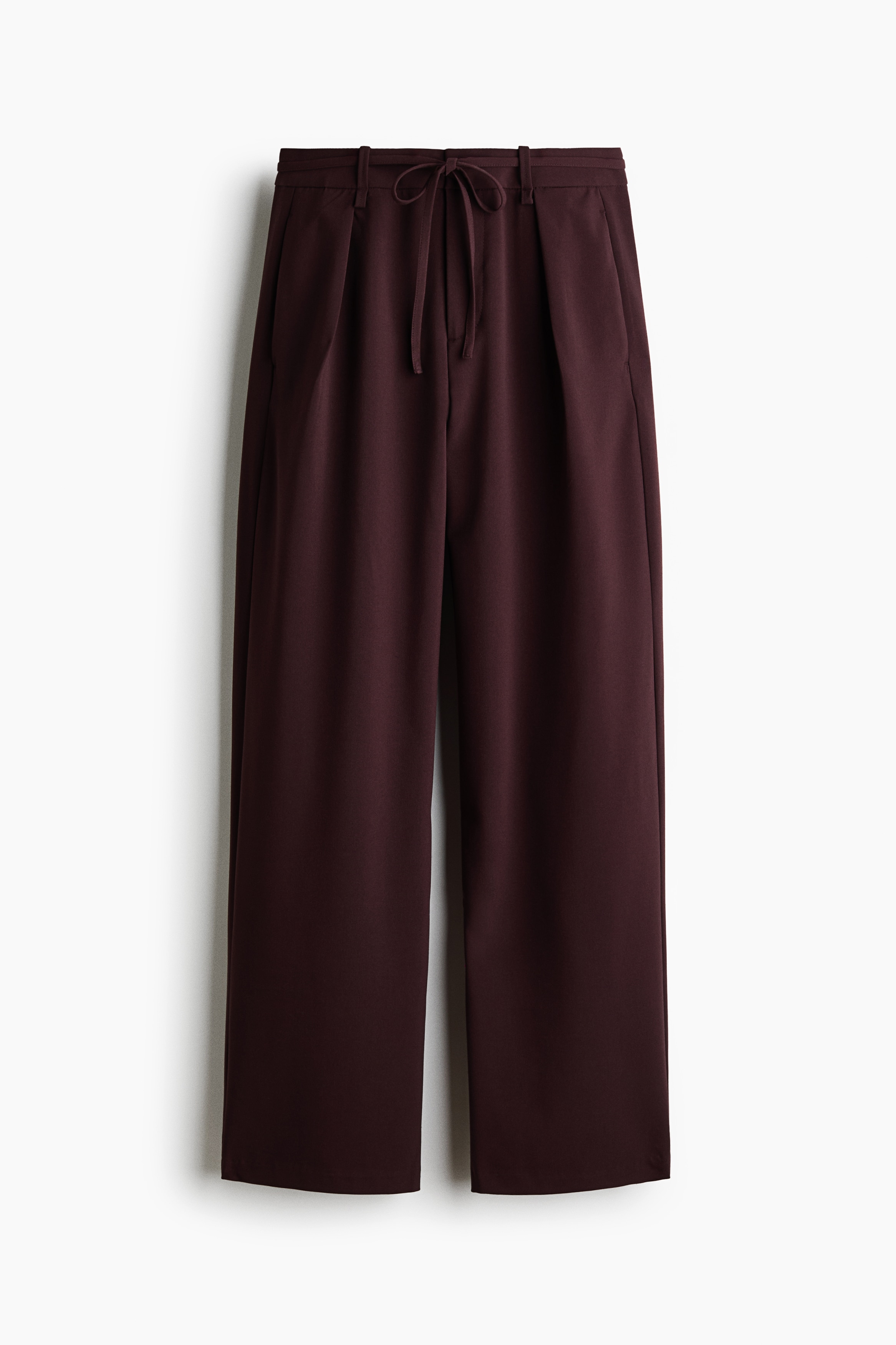 Pleated tie-belt trousersModel