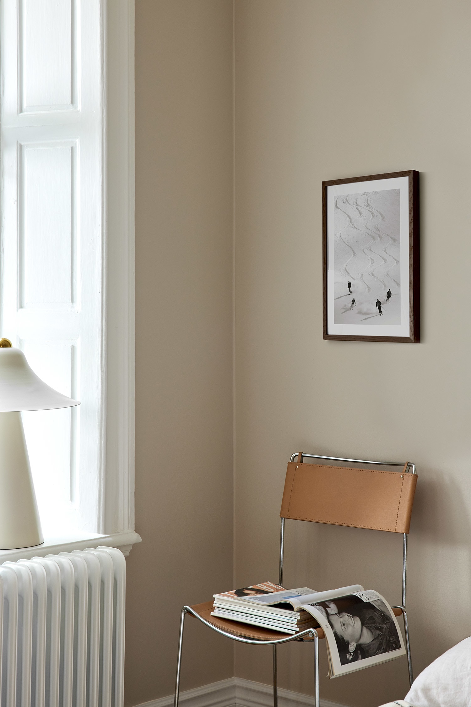 Skiing Down The Slope Poster - Svart