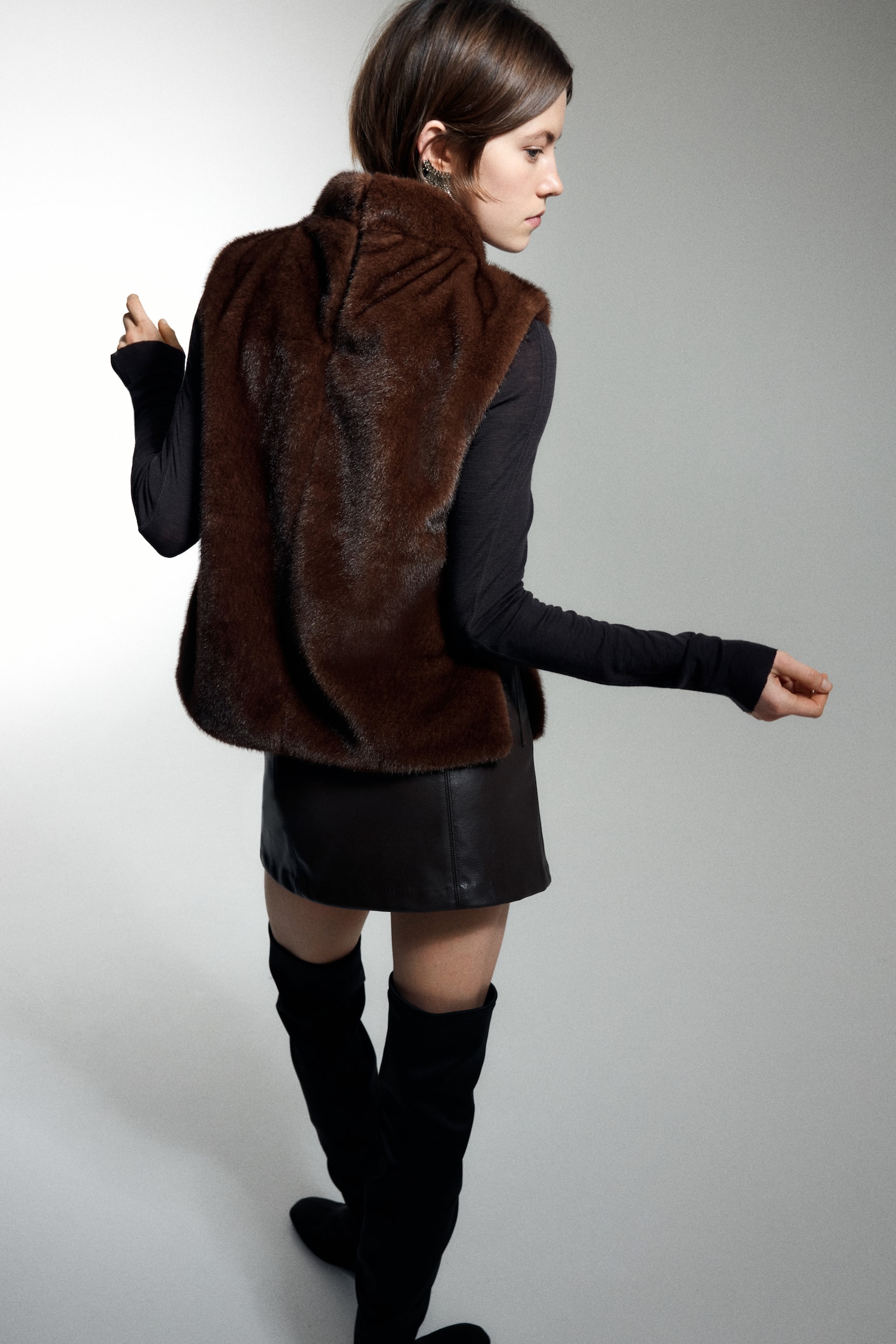 Magas nyakú ujjatlan felső - Sötétbarna - 5