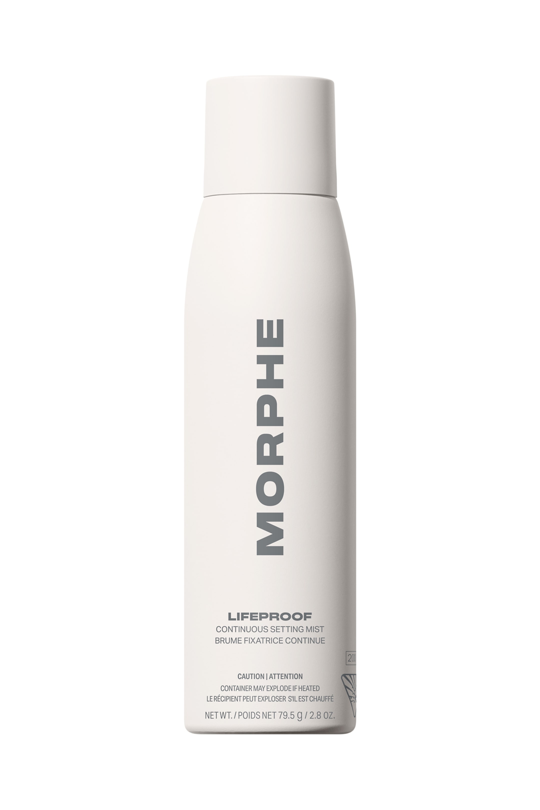 Se større billede: En hvid, mat cylindrisk sprayflaske med en matchende hætte står oprejst, vendt fremad, med "MORPHE" trykt lodret i mørkegrå på forsiden og "LIFEPROOF CONTINUOUS SETTING MIST" vist nedenunder.