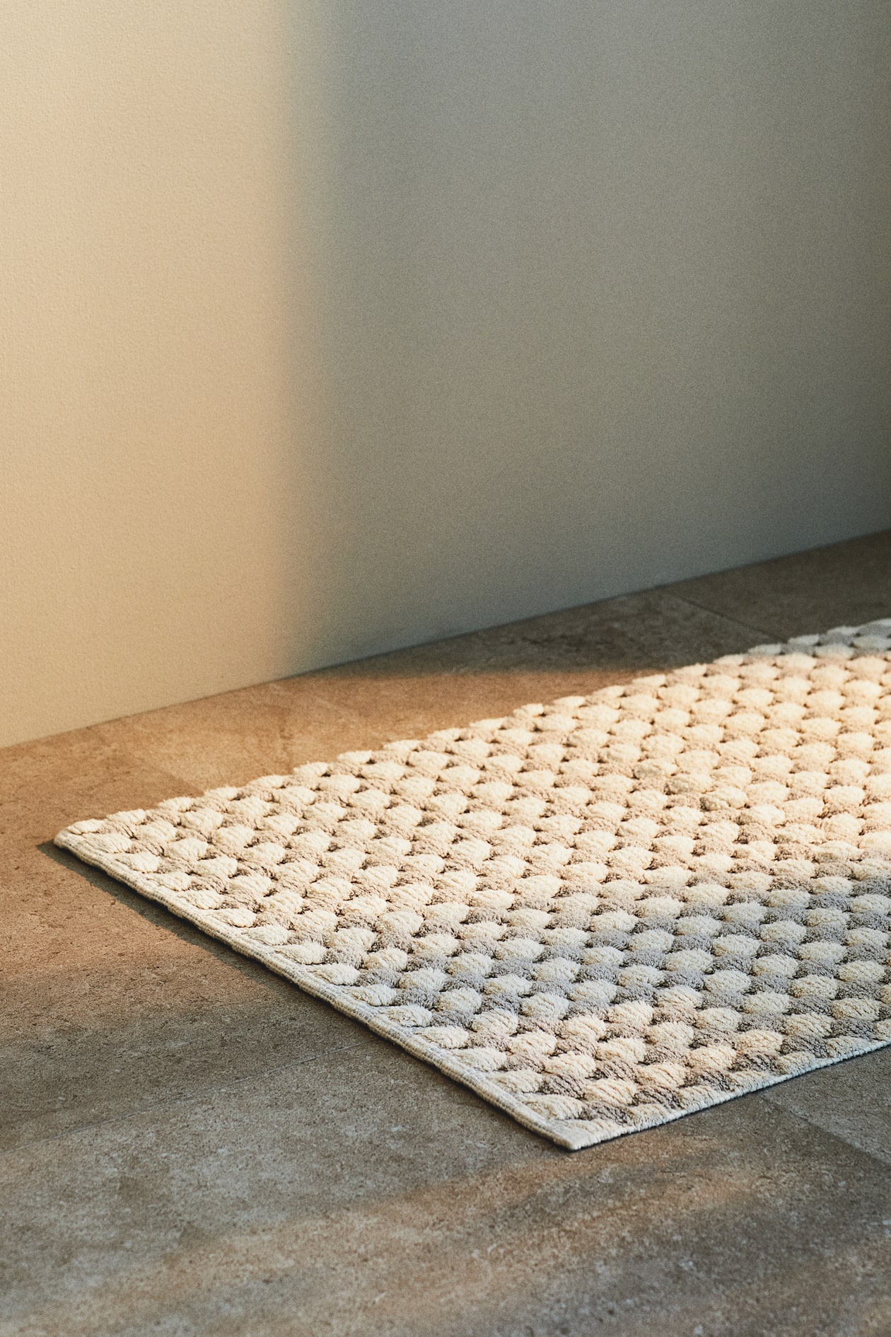 Light taupe/dotted Patterned Cotton Bath Mat at H&M Home | H&M US