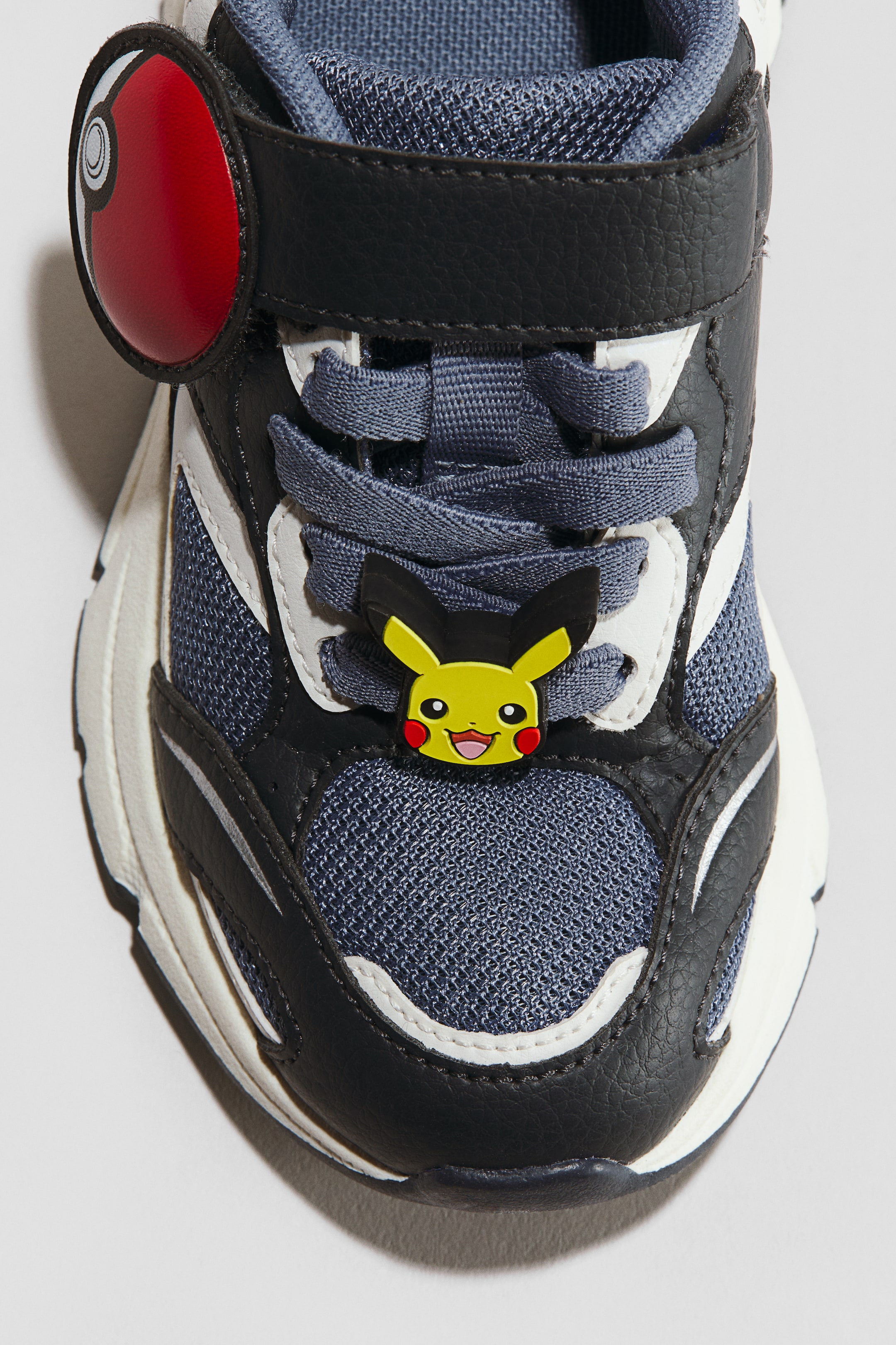 Motif-Detail Sneakers