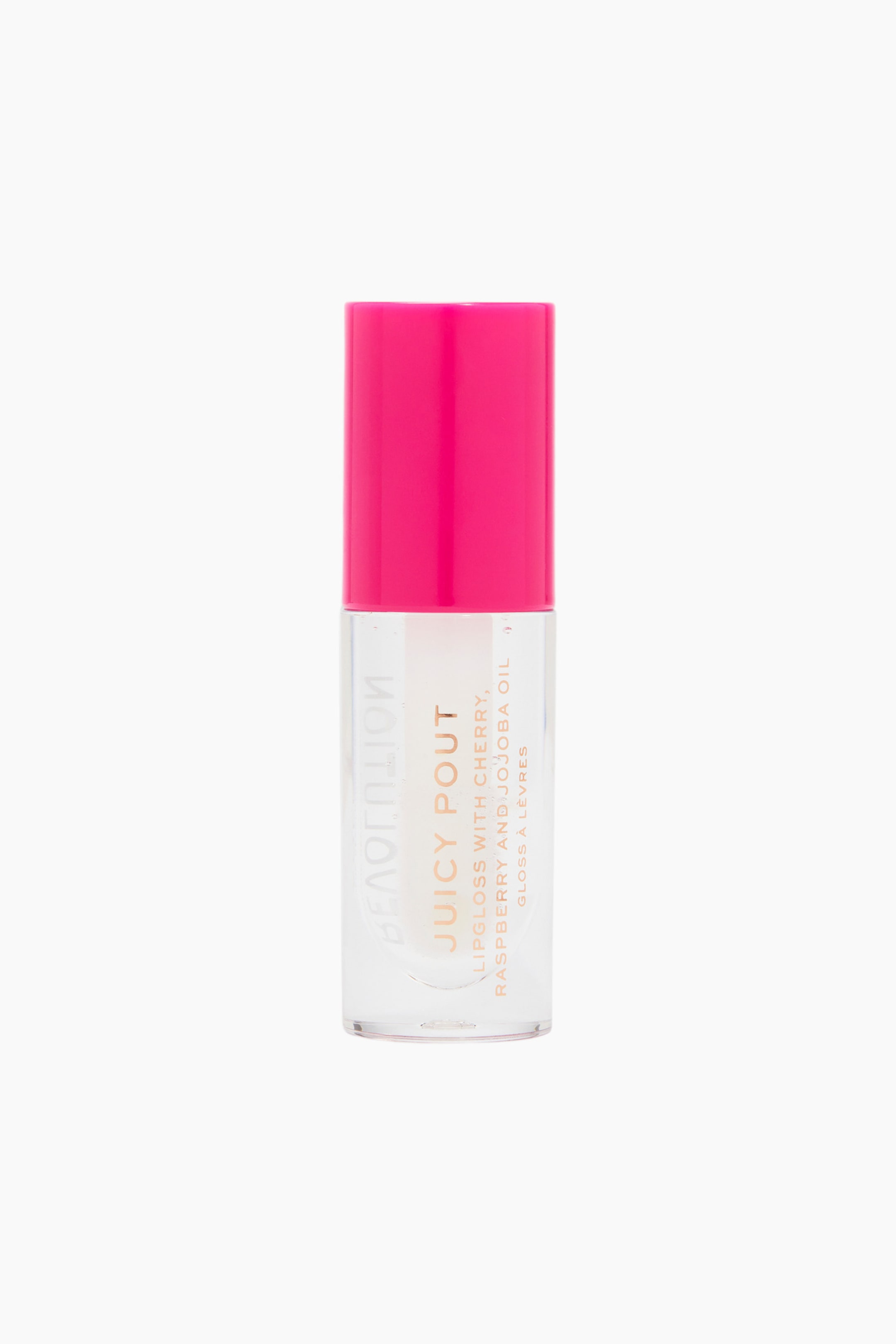 Größeres Bild ansehen: Ein zylindrischer Lipgloss-Tubus steht aufrecht und präsentiert einen transparenten Behälter, der mit einem durchscheinenden Gloss gefüllt und mit einer leuchtend pinken Kappe versehen ist. Auf der Vorderseite des Tubus ist in goldener Schrift „JUICY POUT“ zu lesen, außerdem sind die Inhaltsstoffe aufgeführt, darunter Kirsche, Himbeere und Jojobaöl.
