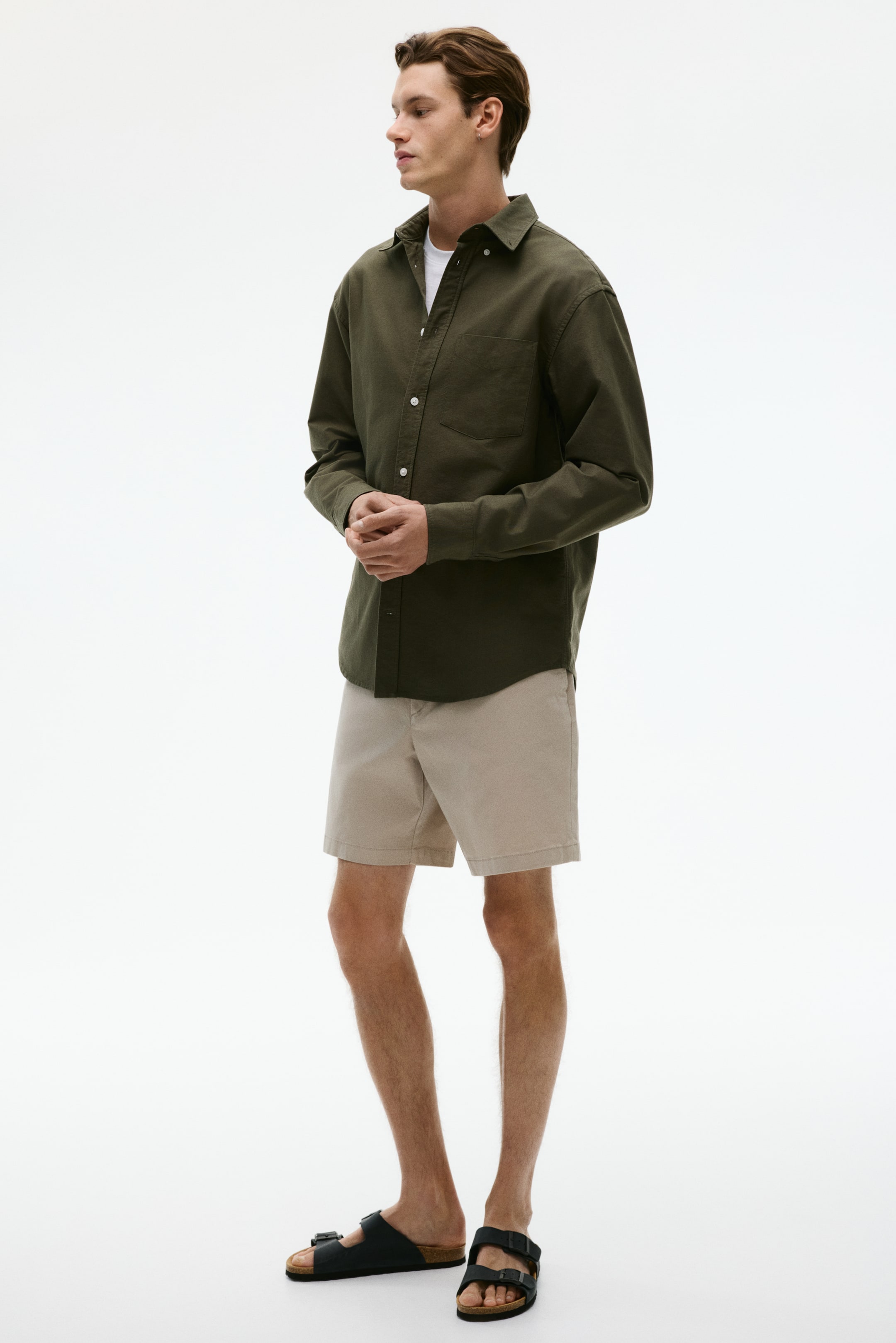 拡大画像を表示: レギュラーフィット チノショートパンツ - ダスティベージュ - Men | H&M JP 2