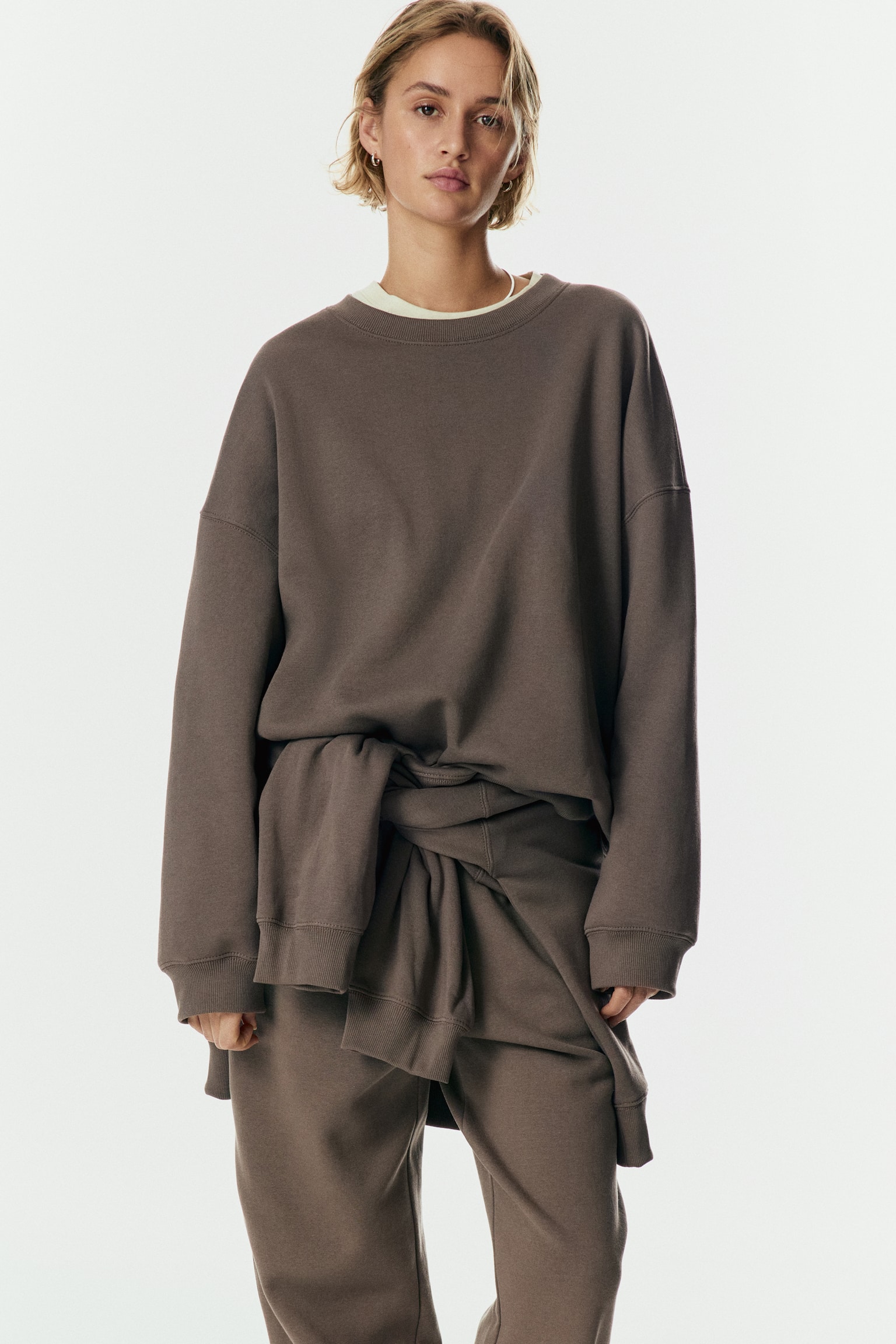 Oversized Sweatshirt - Dunkles Greige/Schwarz/Marineblau/Hellgraumeliert/Cremefarben/Dark green/Helltürkis/Hellbeige/Dark brown/Weinrot/Light pink - 1