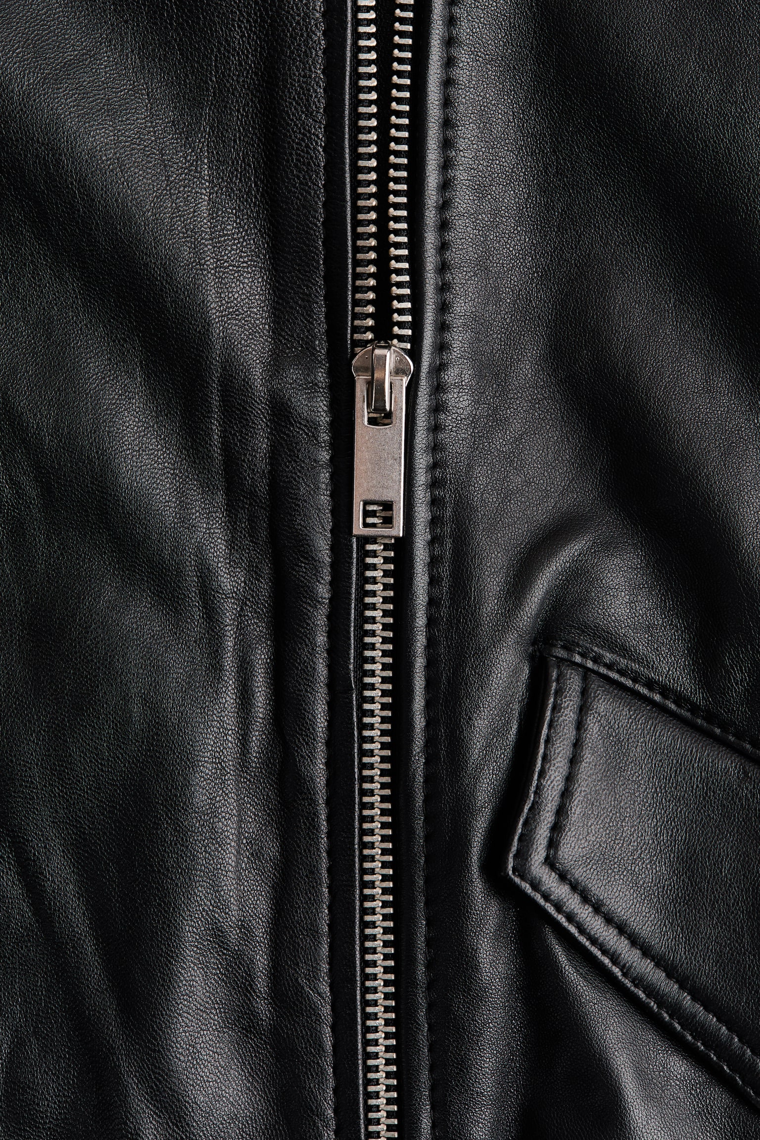 Женская куртка H&M Oversized Leather, цвет: Чёрный — фото 7