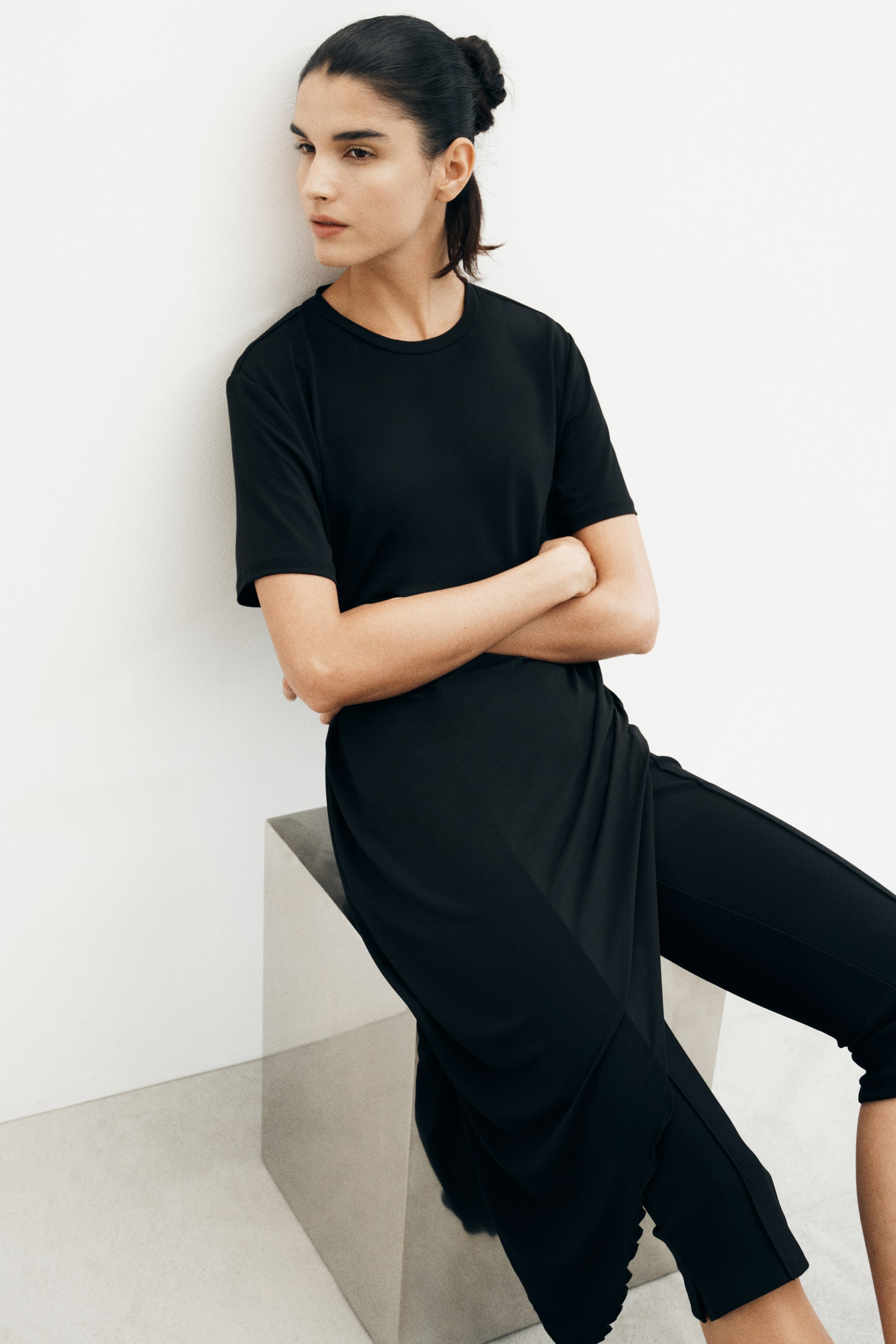 Женские футболки H&M Long Asymmetric T-Shirt — фото 4