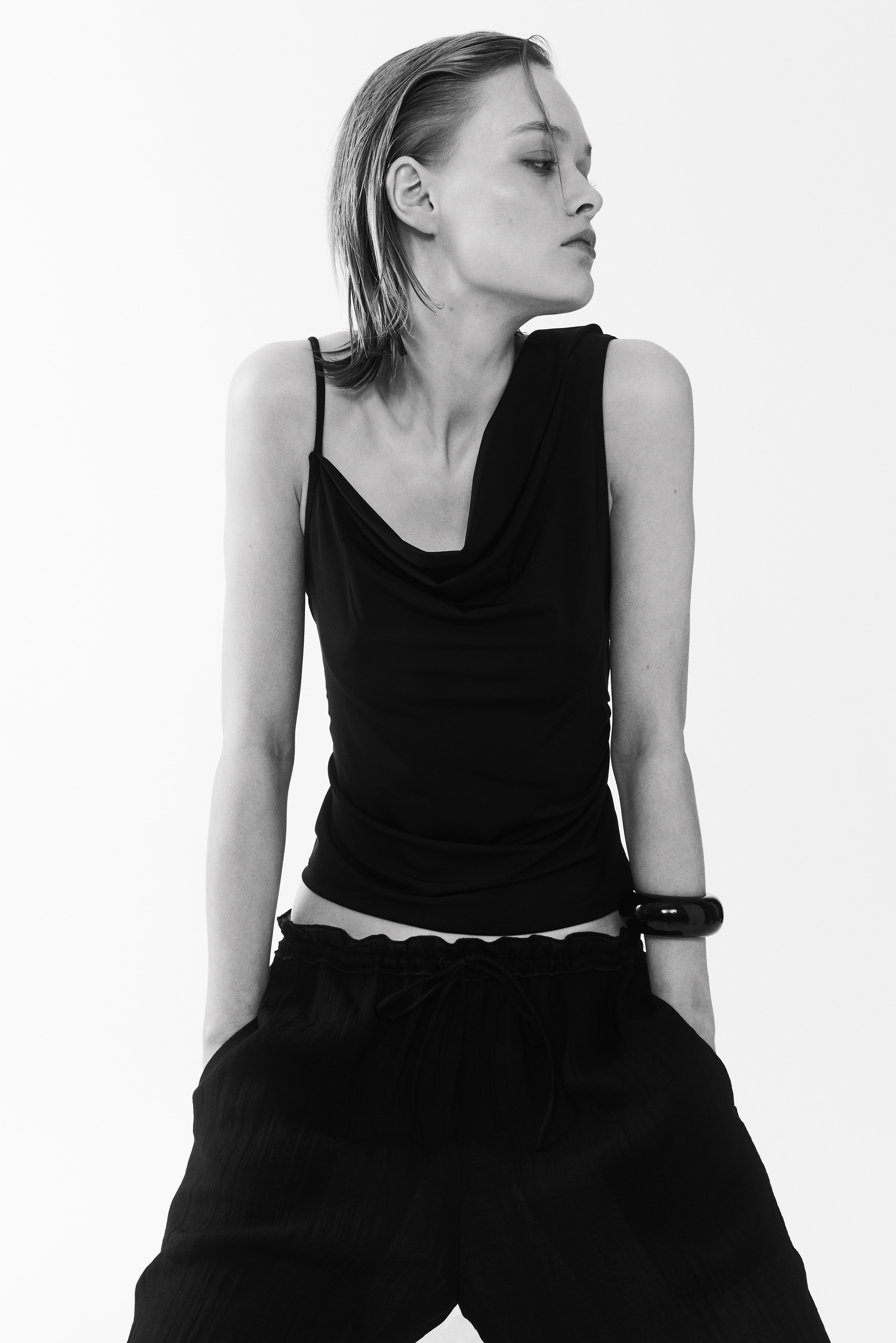 Asymmetrisk topp med drapering-Svart