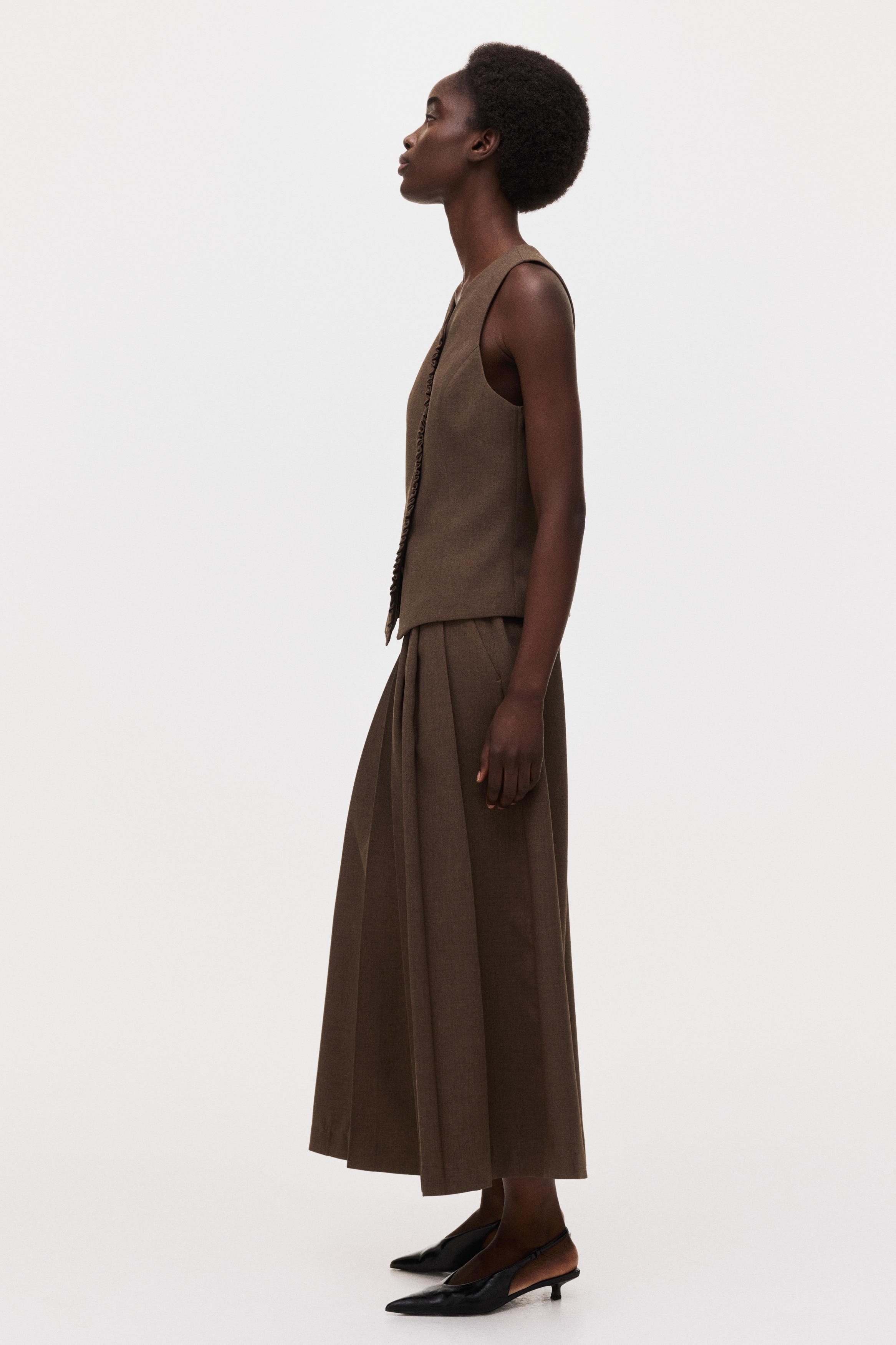 Široke kilote sa faltama - Tamnosmeđa