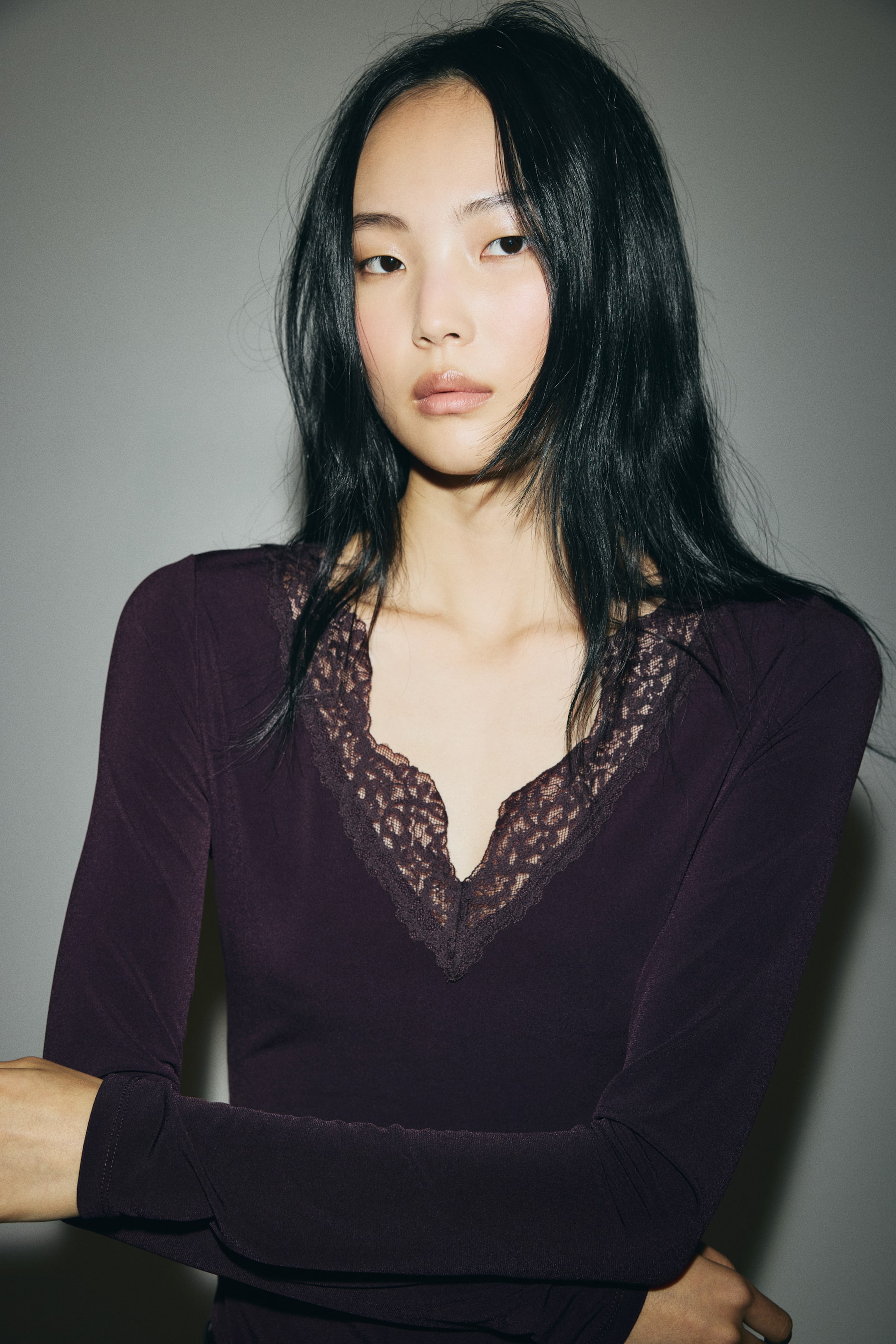 Größeres Bild ansehen: Shirt mit Spitzenbesatz - Dark plum purple - Ladies | H&M DE 1