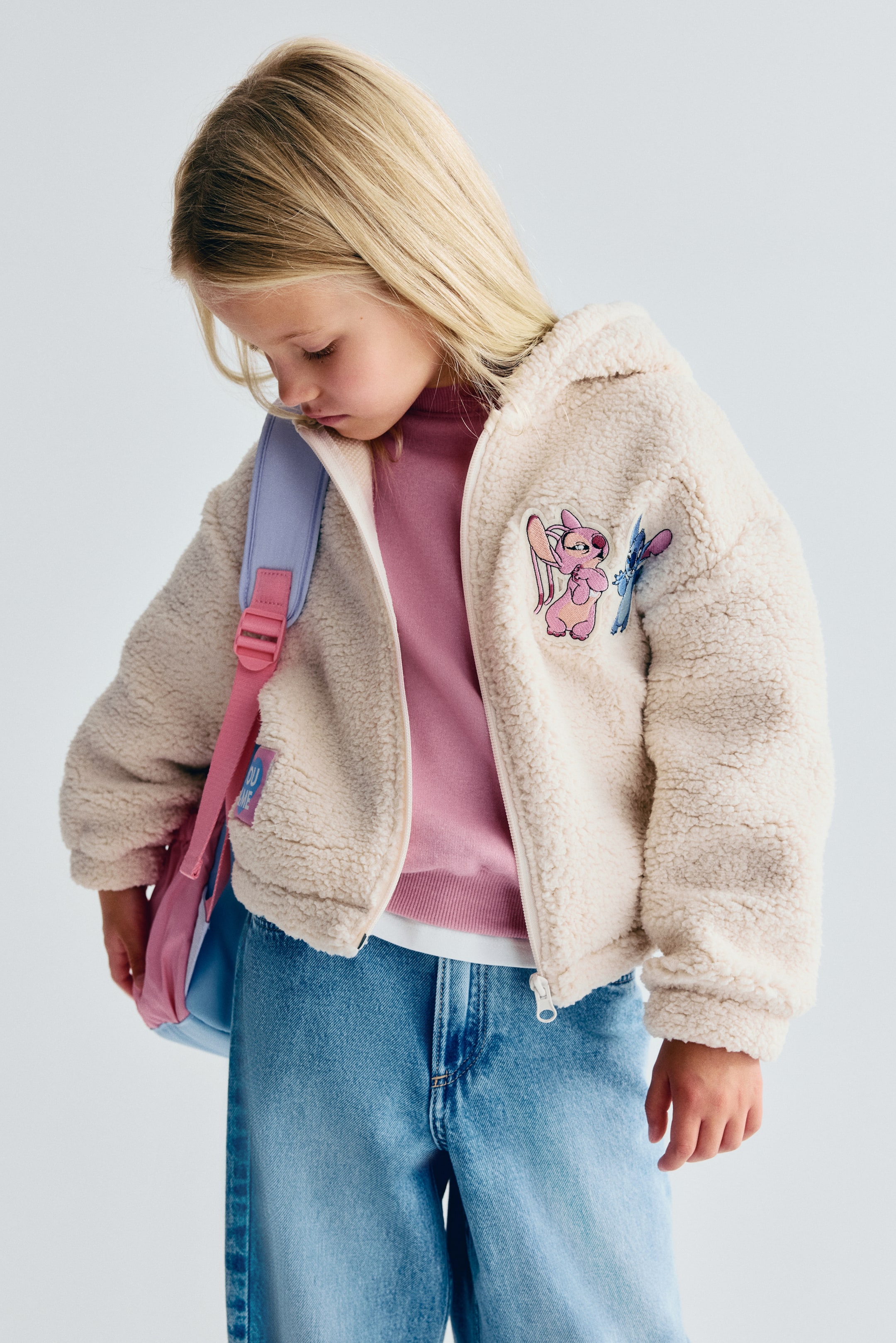 Büyük resmi görüntüle: Kapüşonlu ve Fermuarlı Pelüş Üst - Açık bej/Lilo & Stitch - ÇOCUK | H&M TR 1