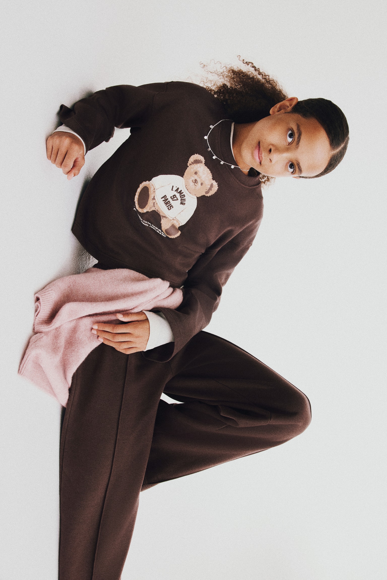 Детский комплект H&M 2-Piece Brushed-Inside Sweatshirt and Joggers Set, цвет: Тёмный коричневый — фото 4
