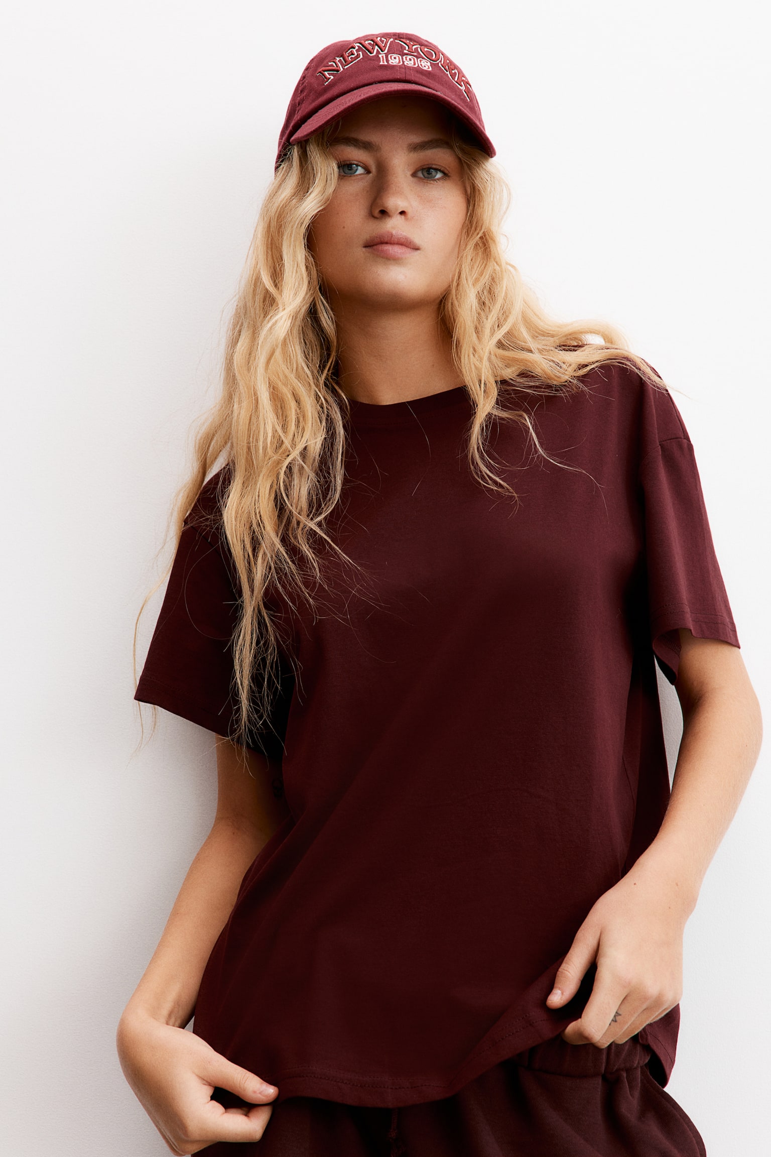 Oversized T-shirt - Burgundy/White/Pink/Dark brown/Light beige/Light turquoise/Dark grey/Black/Light beige - 7