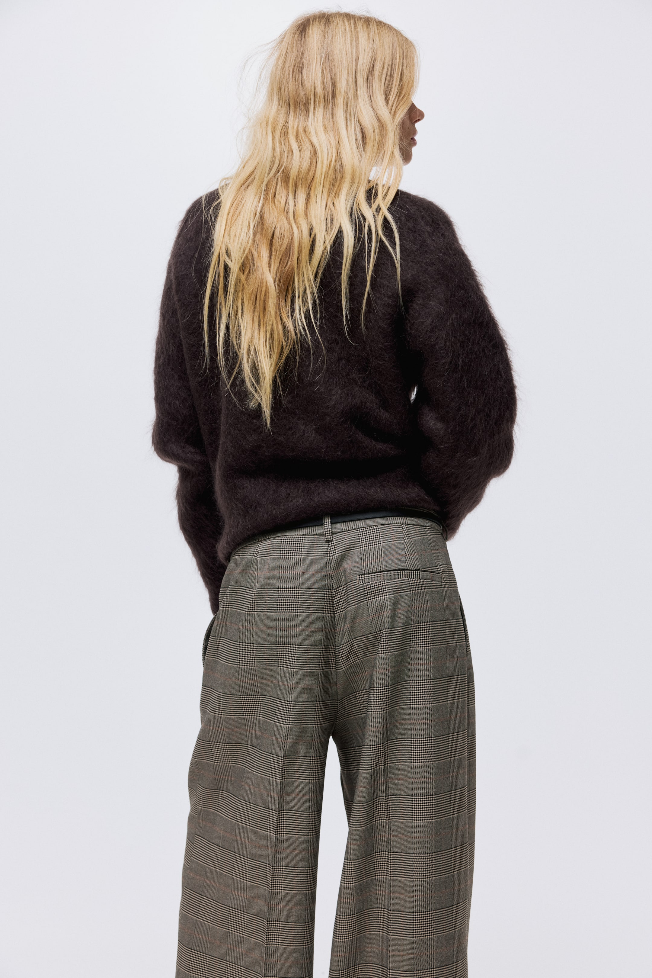 Größeres Bild ansehen: Twillhose mit Gürtel - Greige/Kariert - Ladies | H&M DE 3