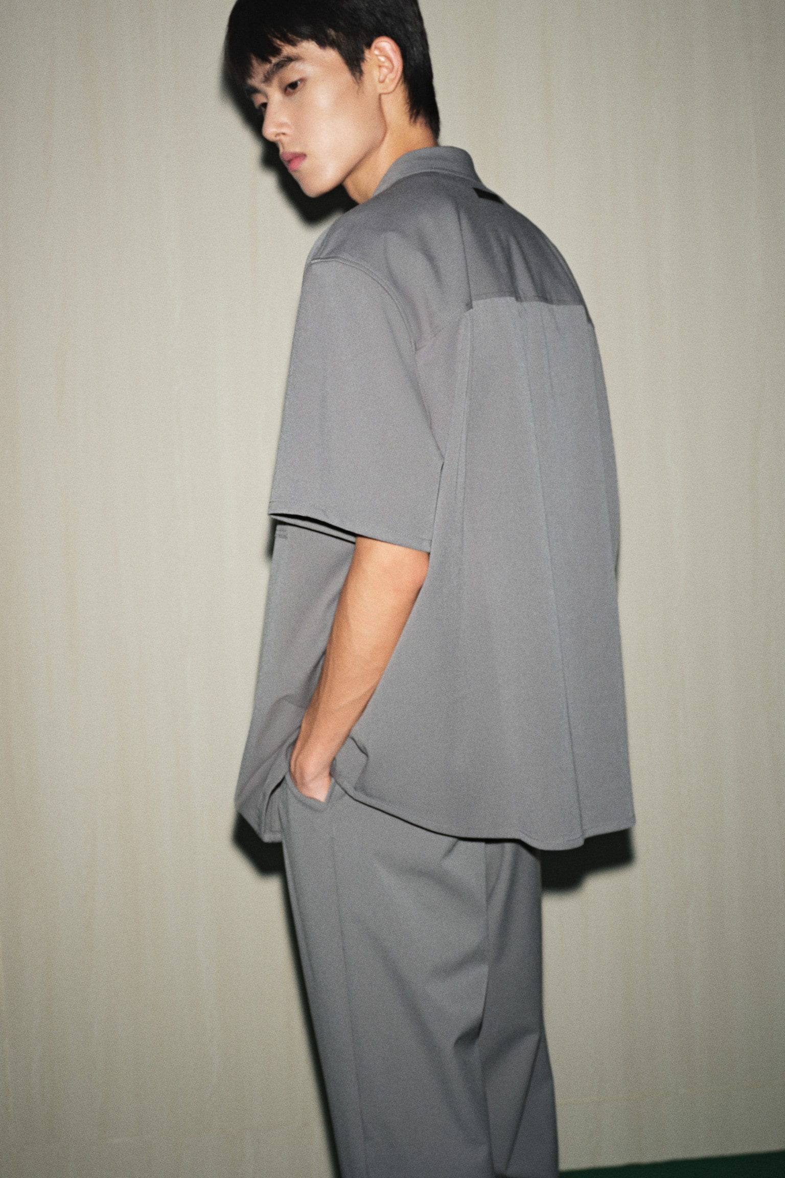 寬鬆剪裁短袖襯衫 - 灰綠色/黑色 - 3