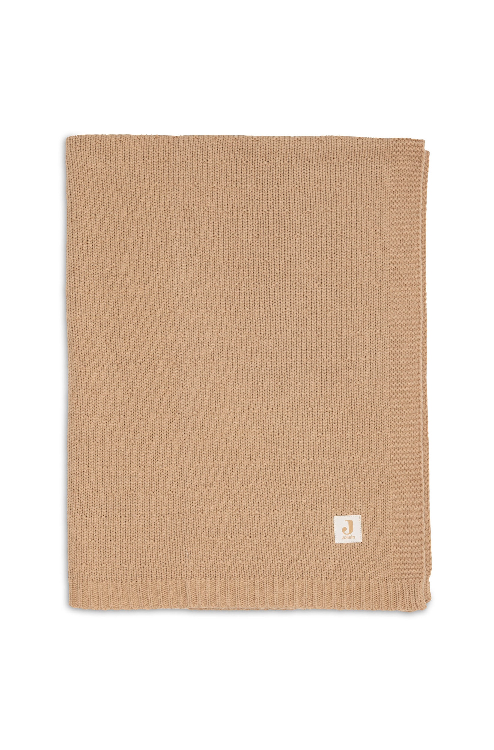 Un ensemble de literie pour bÃ©bÃ© de couleur crÃ¨me recouvre un matelas de lit Ã  barreaux, avec un motif rÃ©pÃ©titif de petits animaux illustrÃ©s, dont des ours, des lapins et des Ã©lÃ©phants, dans des tons sourds. Le drap plat assorti est repliÃ©, laissant apparaÃ®tre un revers uni crÃ¨me avec un seul ours en peluche brodÃ©.