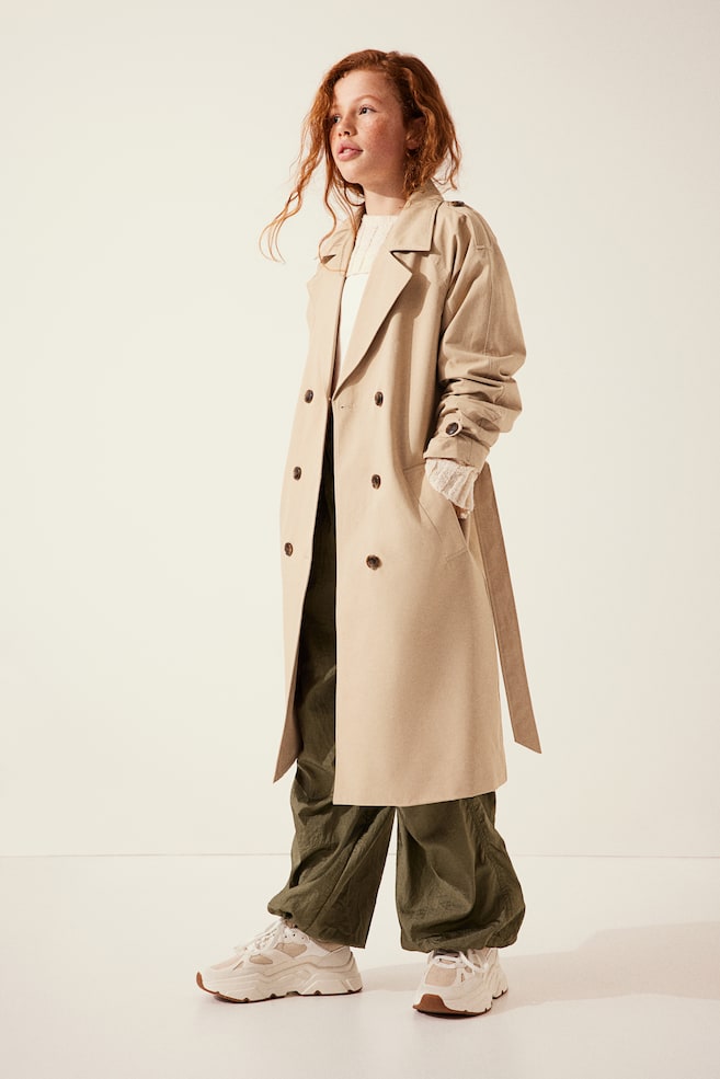 Double-breasted trenchcoat with tie belt - 6