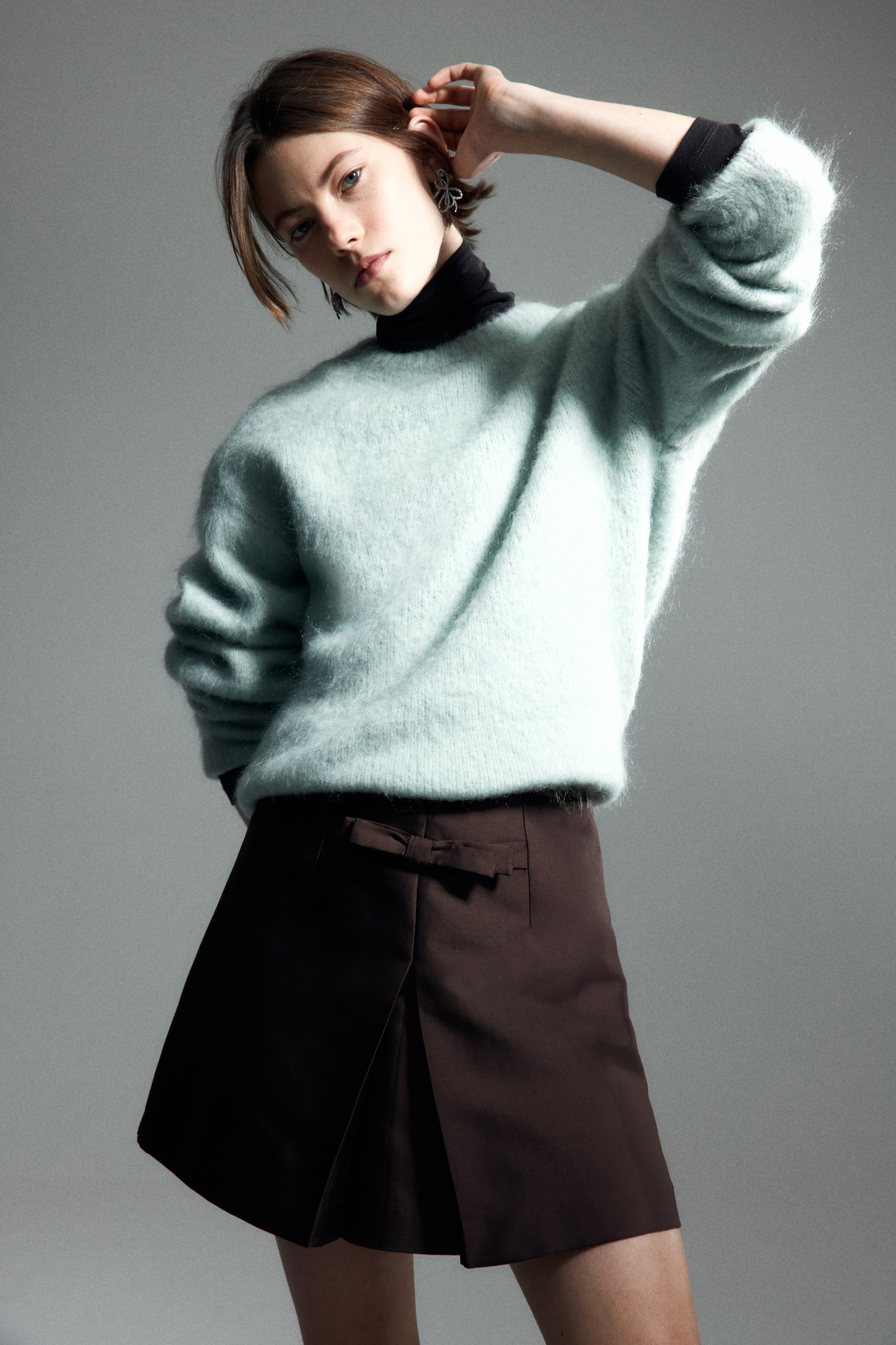 Nagyobb kép megtekintése: Miniszoknya masnis előrésszel - Sötétbarna - NŐI | H&M HU 2