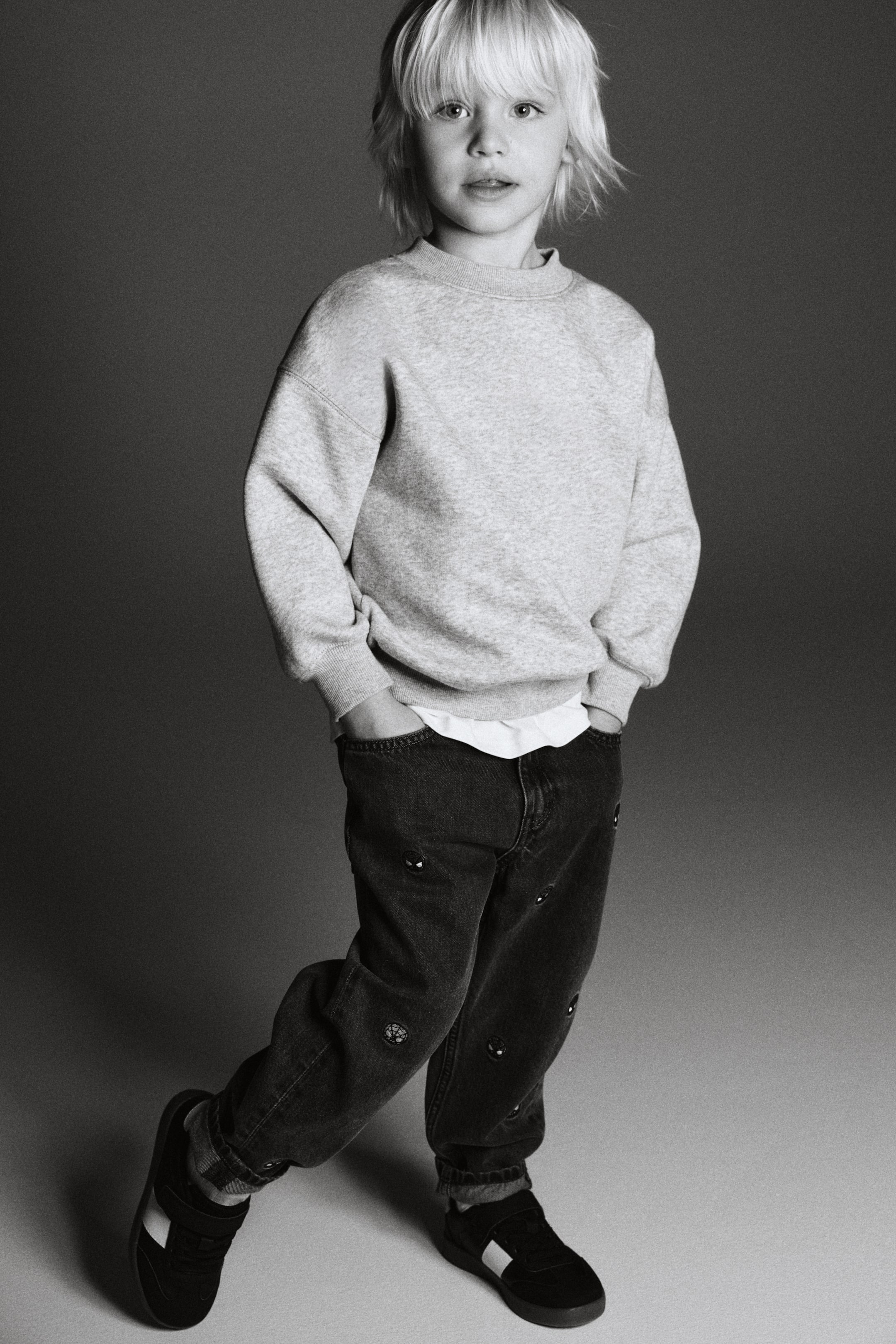 拡大画像を表示: レギュラーフィット プリントデニム - デニムブラック／スパイダーマン - Kids | H&M JP 2