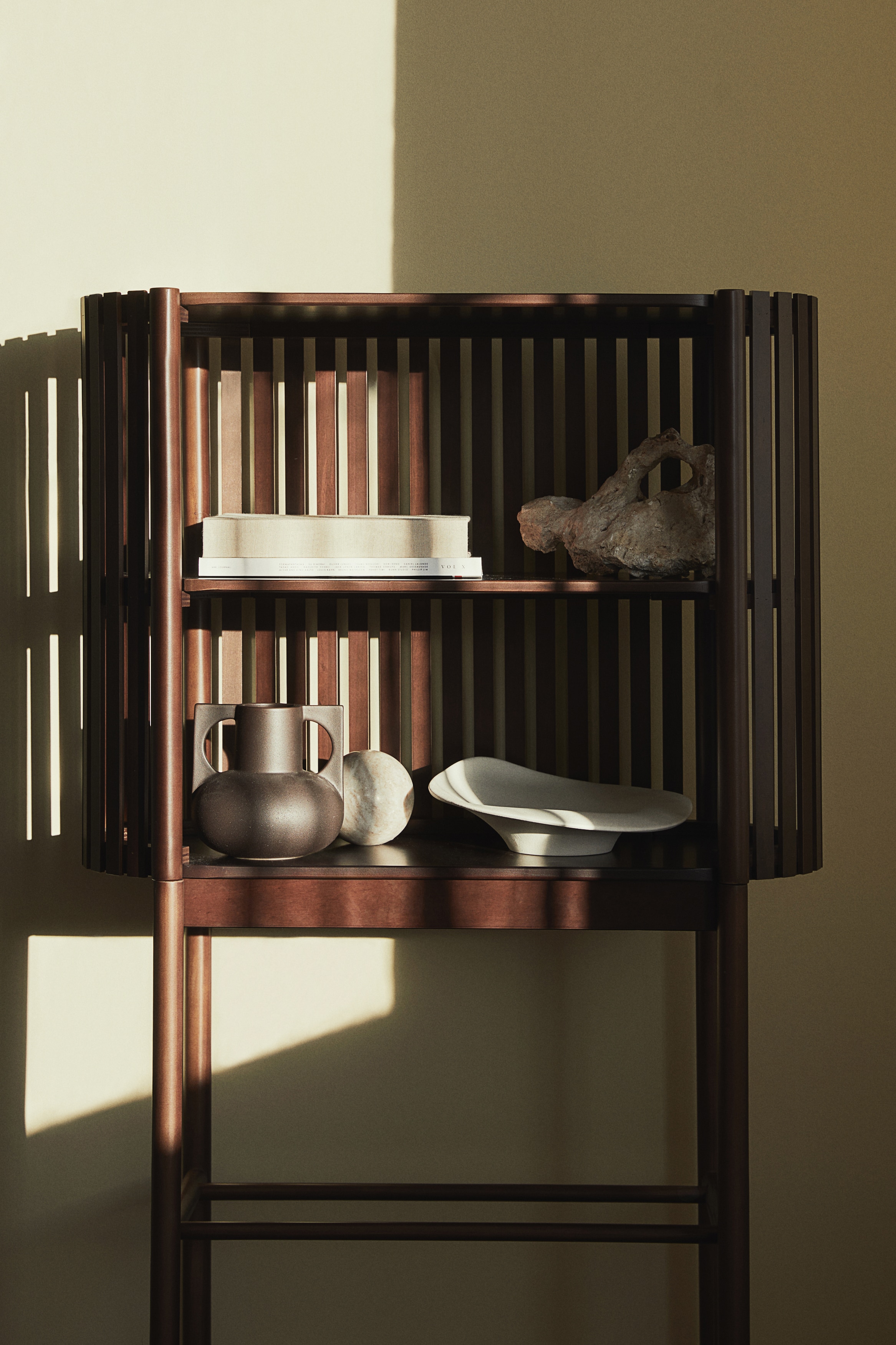 Ξύλινο ντουλάπι - Σκούρο καφέ